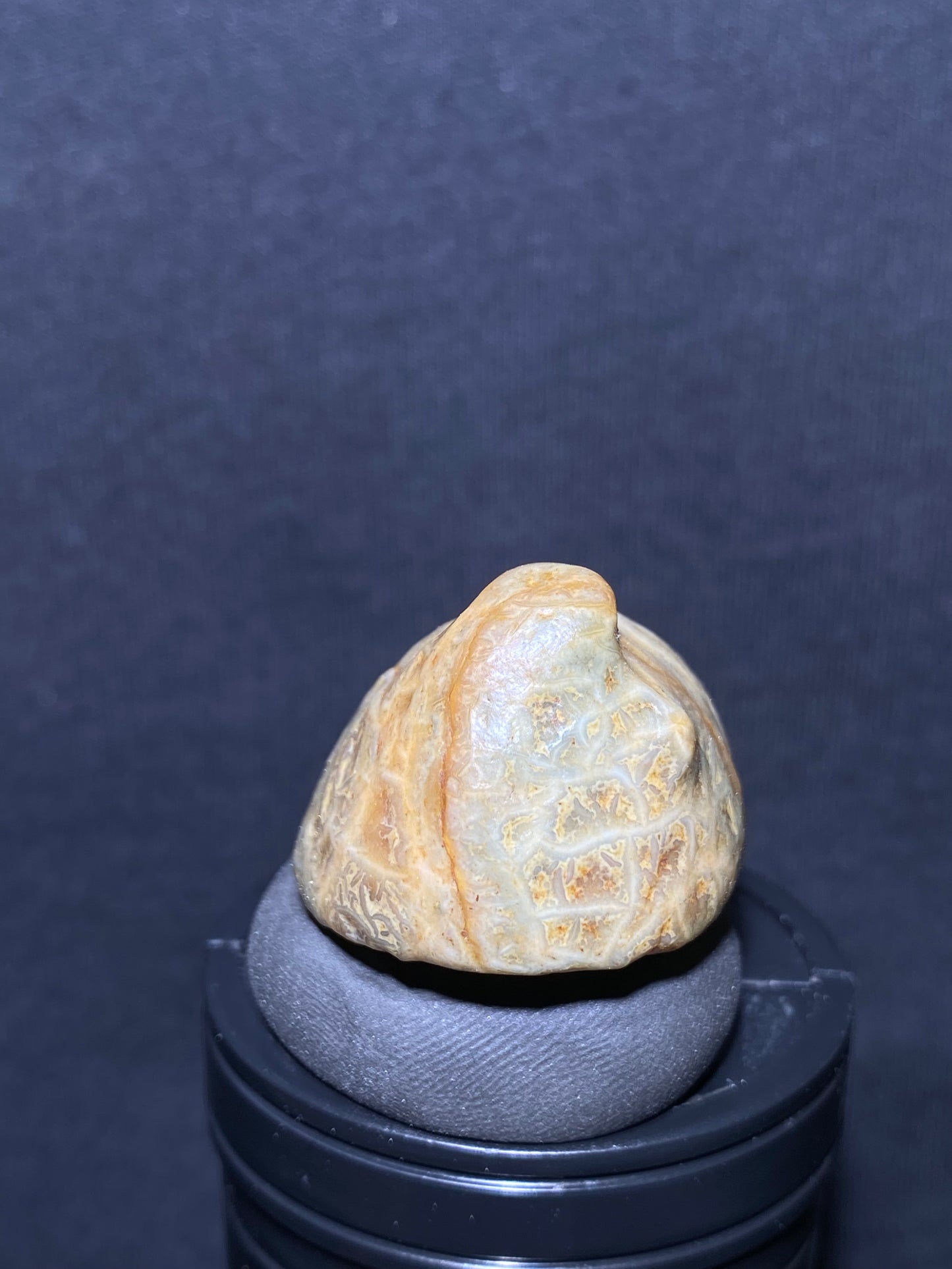 (1038)Alxa Desert Gobi vein Agate rough nature stone, Natural Color Raw Stone from Inner Mongolia.