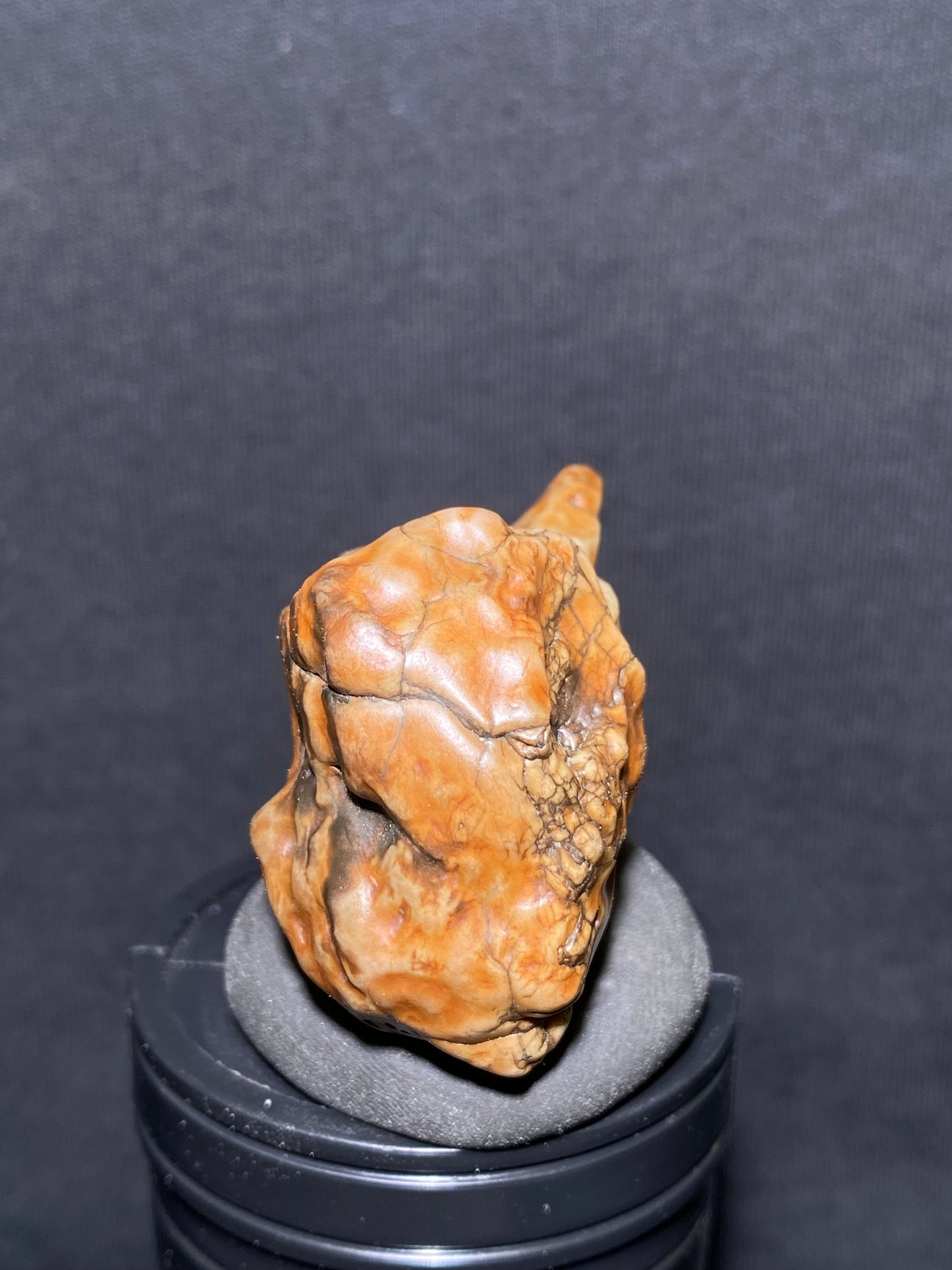 (1044)Alxa Desert Gobi varnish Agate, rough nature stone,Natural Color Raw Stone from Inner Mongolia.Collectible Polished by Nature.