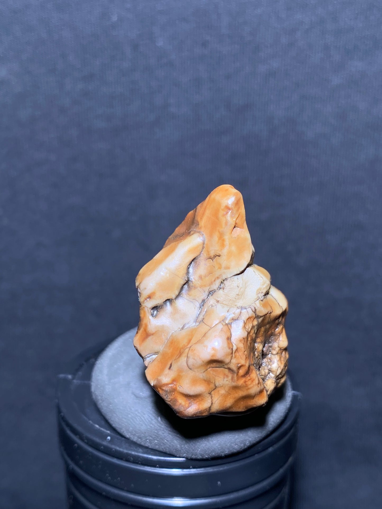 (1044)Alxa Desert Gobi varnish Agate, rough nature stone,Natural Color Raw Stone from Inner Mongolia.Collectible Polished by Nature.