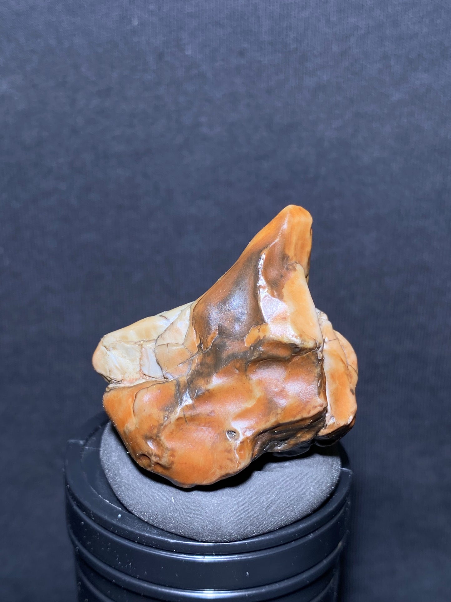 (1044)Alxa Desert Gobi varnish Agate, rough nature stone,Natural Color Raw Stone from Inner Mongolia.Collectible Polished by Nature.