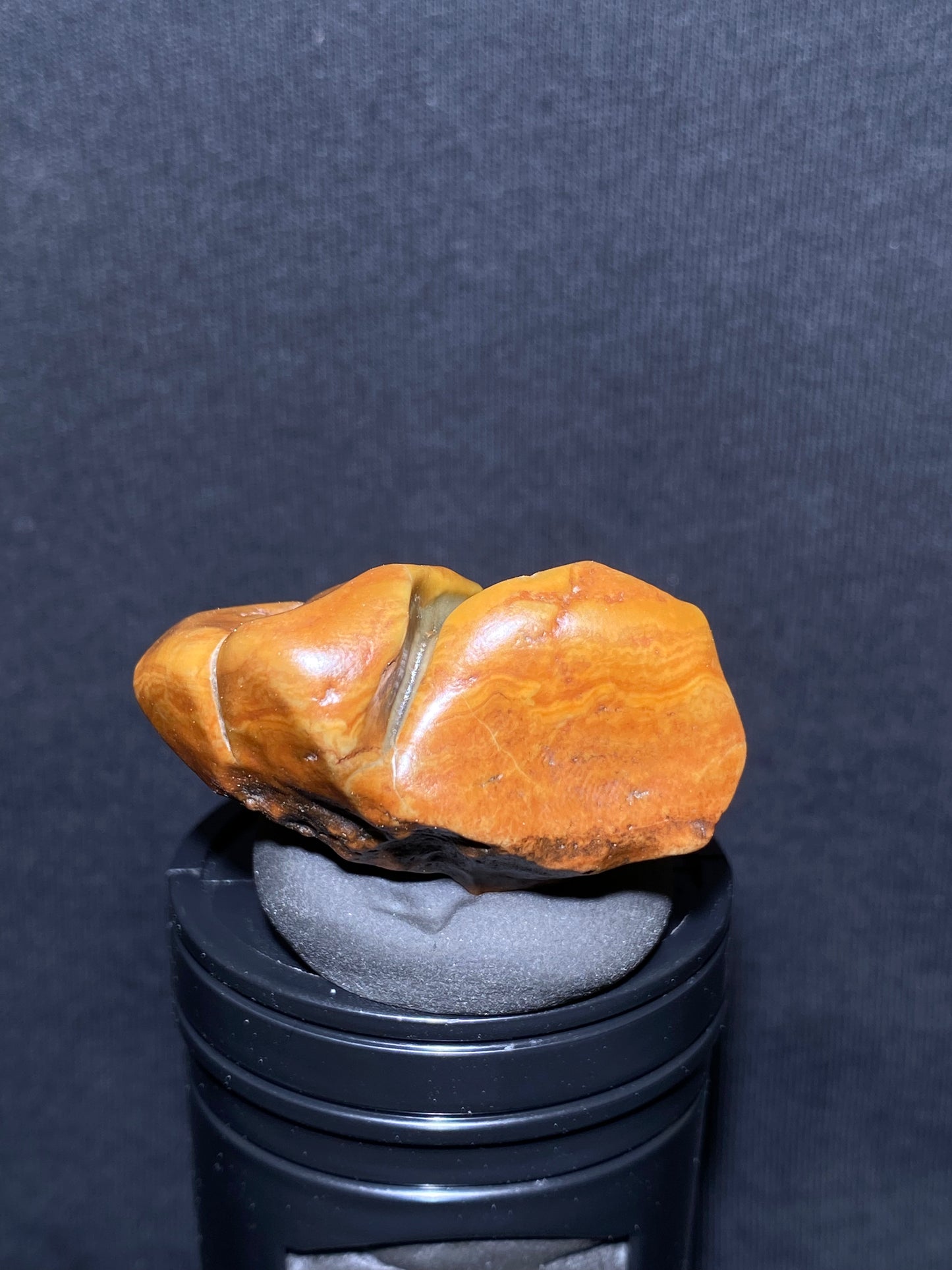(1045)Alxa Desert Gobi varnish Agate, rough nature stone,Natural Color Raw Stone from Inner Mongolia.Collectible Polished by Nature.