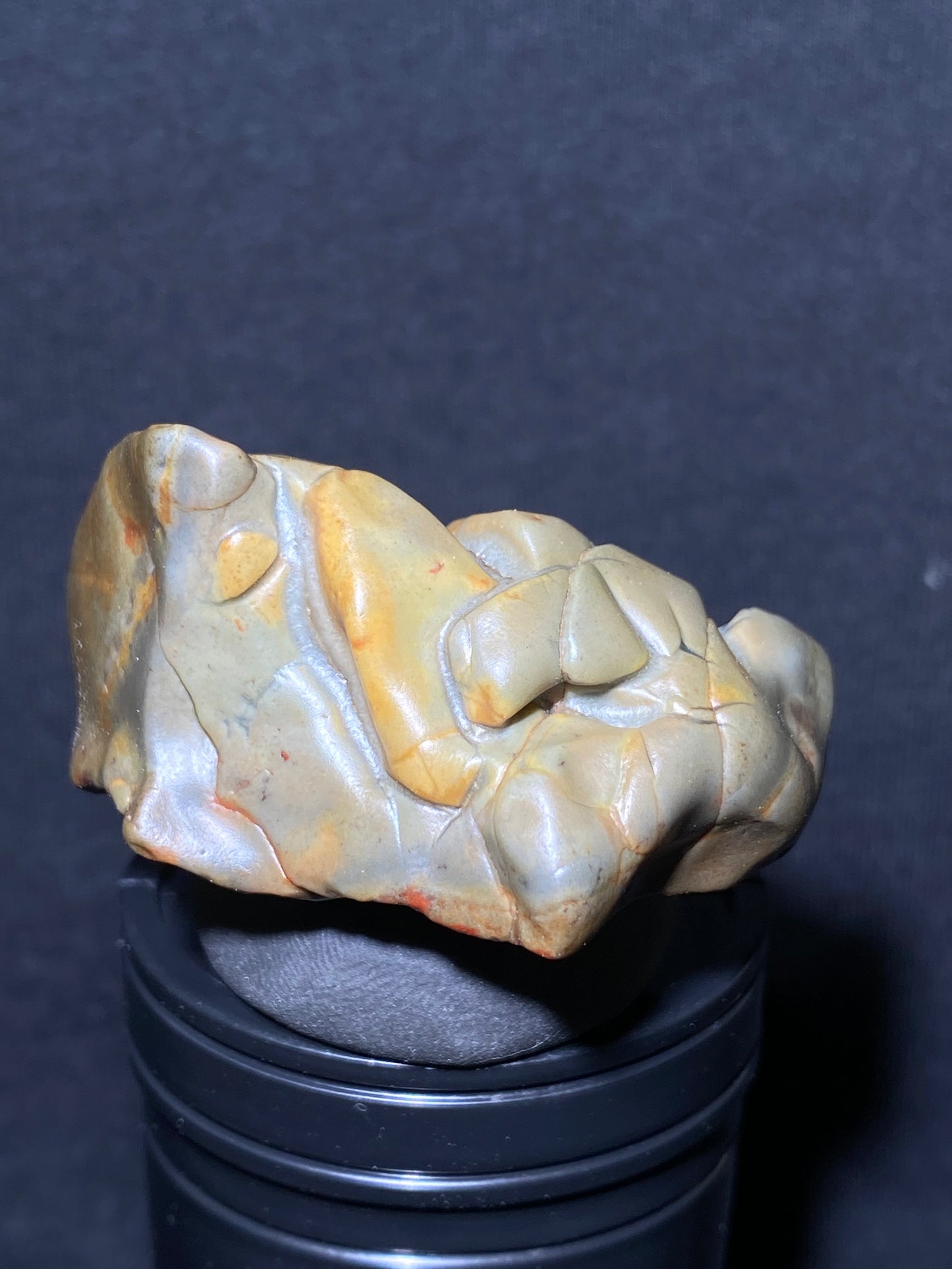 (1047)Alxa Desert Gobi varnish Agate, rough nature stone,Natural Color Raw Stone from Inner Mongolia.Collectible Polished by Nature.