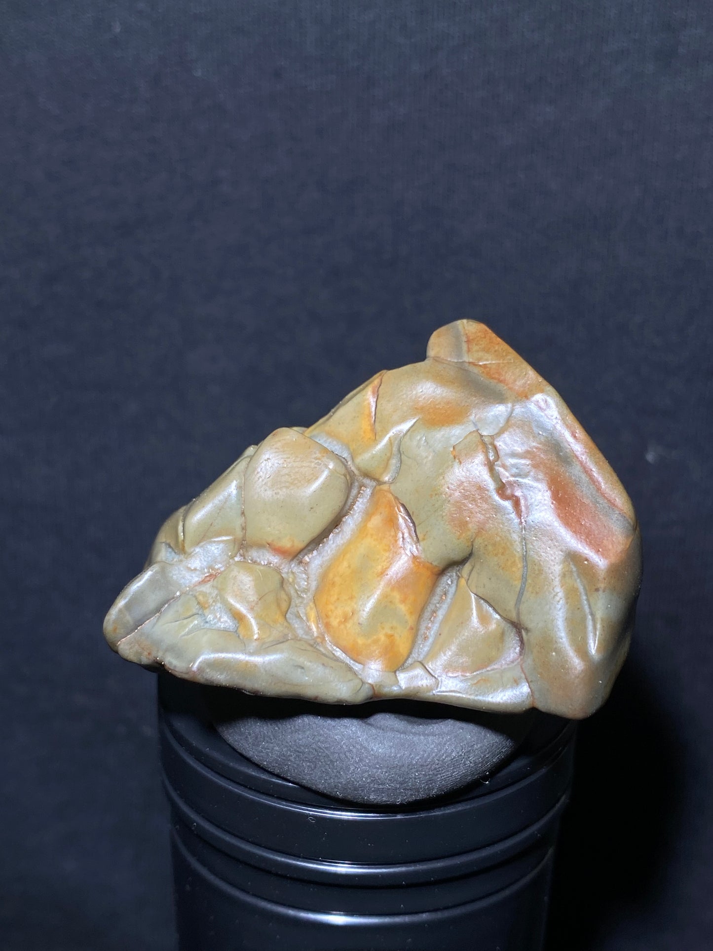 (1047)Alxa Desert Gobi varnish Agate, rough nature stone,Natural Color Raw Stone from Inner Mongolia.Collectible Polished by Nature.