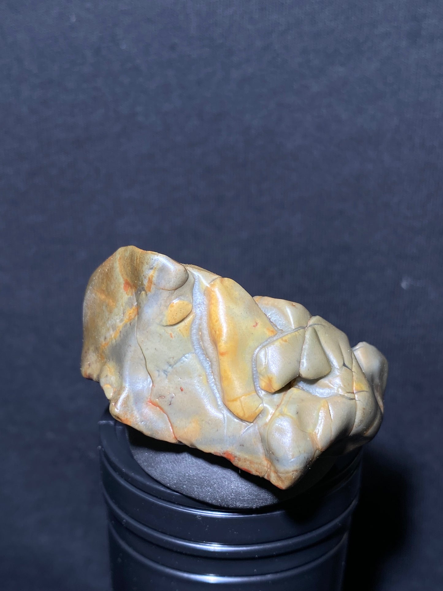 (1047)Alxa Desert Gobi varnish Agate, rough nature stone,Natural Color Raw Stone from Inner Mongolia.Collectible Polished by Nature.