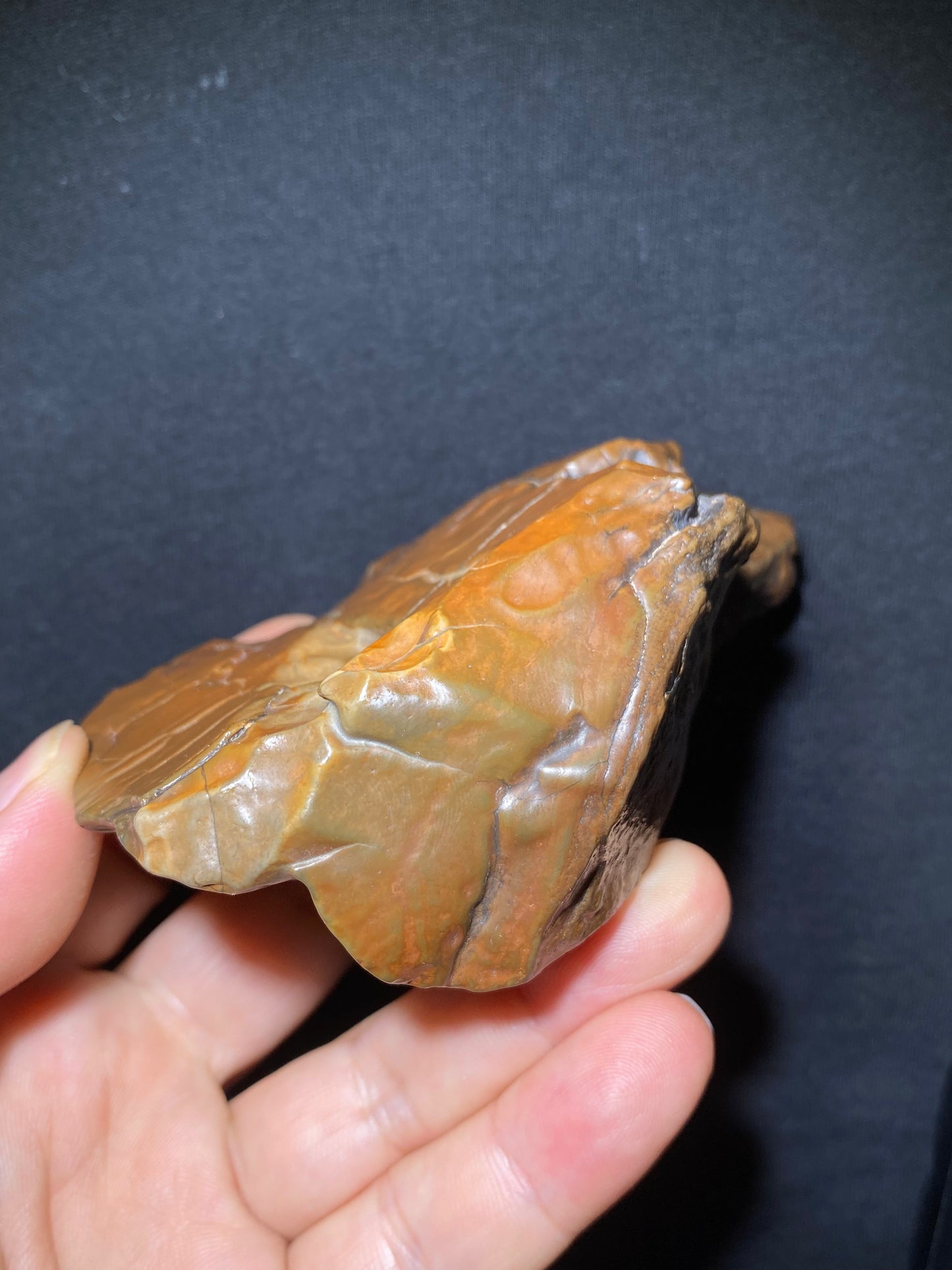 (1049)Alxa Desert Gobi varnish Agate, rough nature handhold stone,Natural Color Raw Stone from Inner Mongolia.Collectible Polished by Nature.