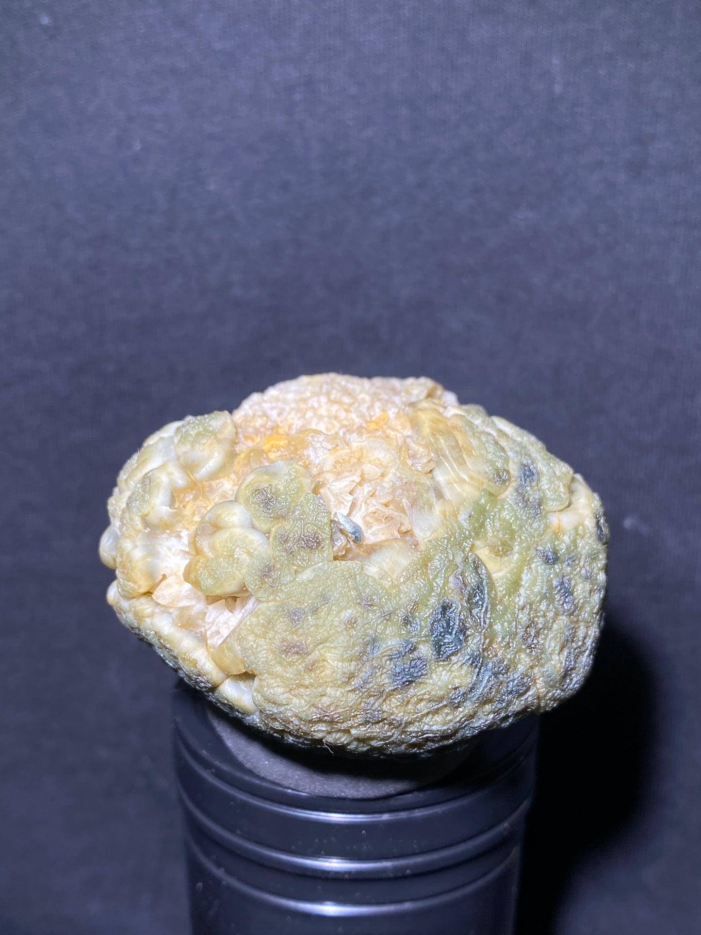 (1050)Alxa Desert Gobi vein Agate, Ringing Stone, rough nature stone,Natural Color Raw Stone from Inner Mongolia.Collectible Polished by Nature.