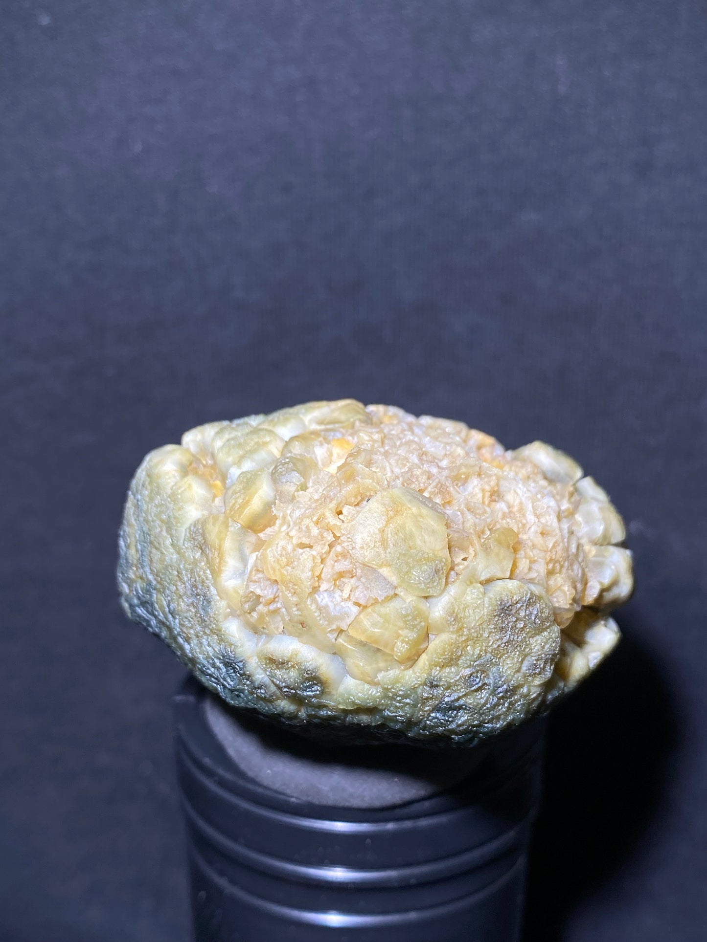 (1050)Alxa Desert Gobi vein Agate, Ringing Stone, rough nature stone,Natural Color Raw Stone from Inner Mongolia.Collectible Polished by Nature.