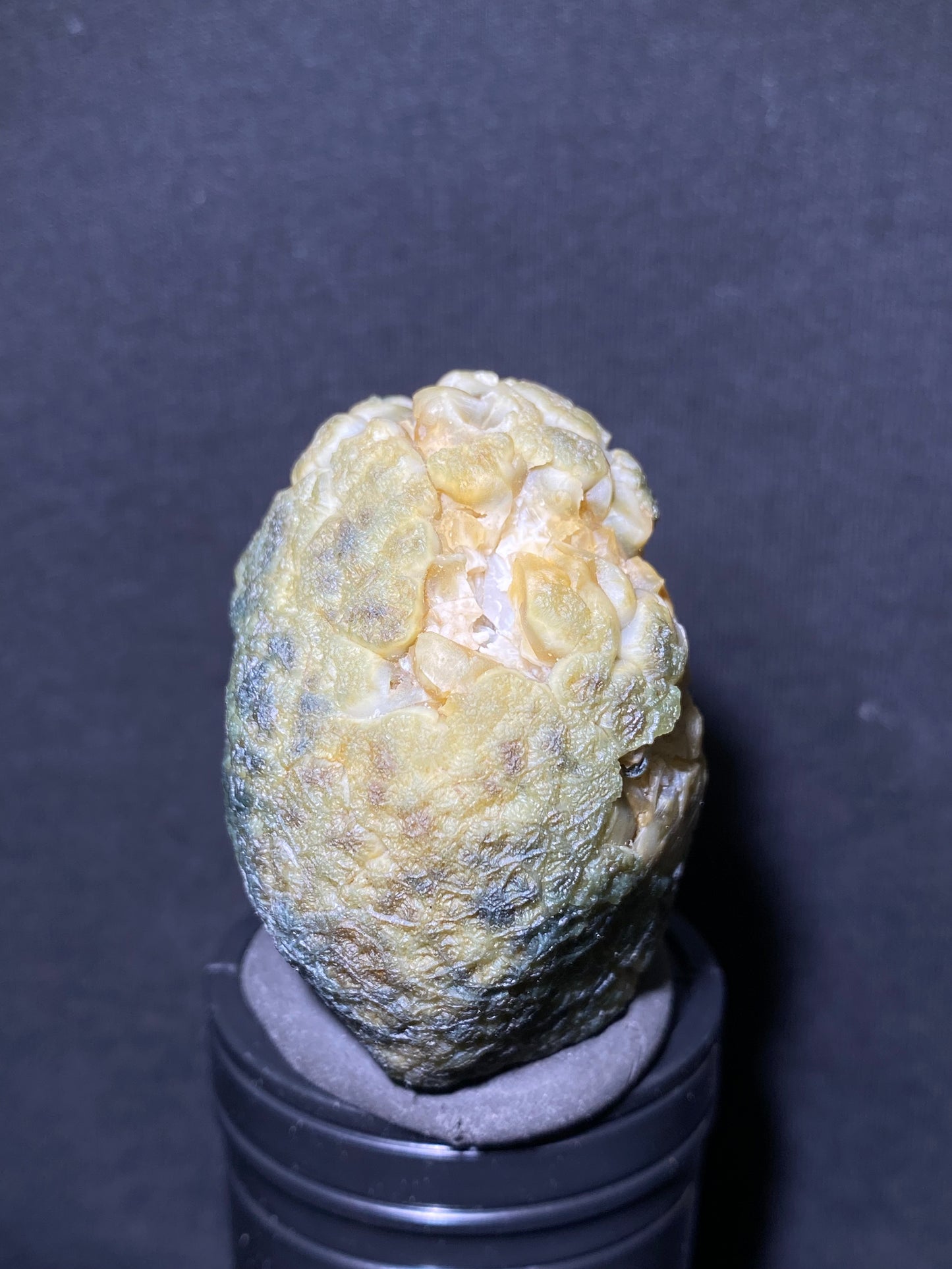 (1050)Alxa Desert Gobi vein Agate, Ringing Stone, rough nature stone,Natural Color Raw Stone from Inner Mongolia.Collectible Polished by Nature.