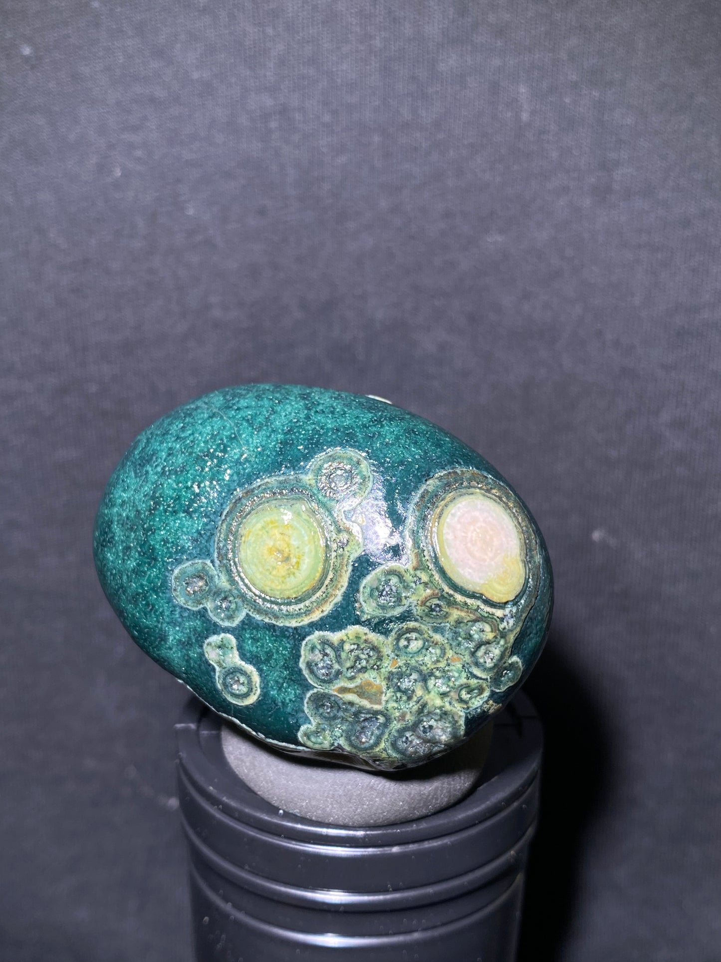 (1051)Alxa Desert Gobi eye Agate, rough nature stone, Natural Green Color Raw Stone from Inner Mongolia.Collectible Polished by Nature.