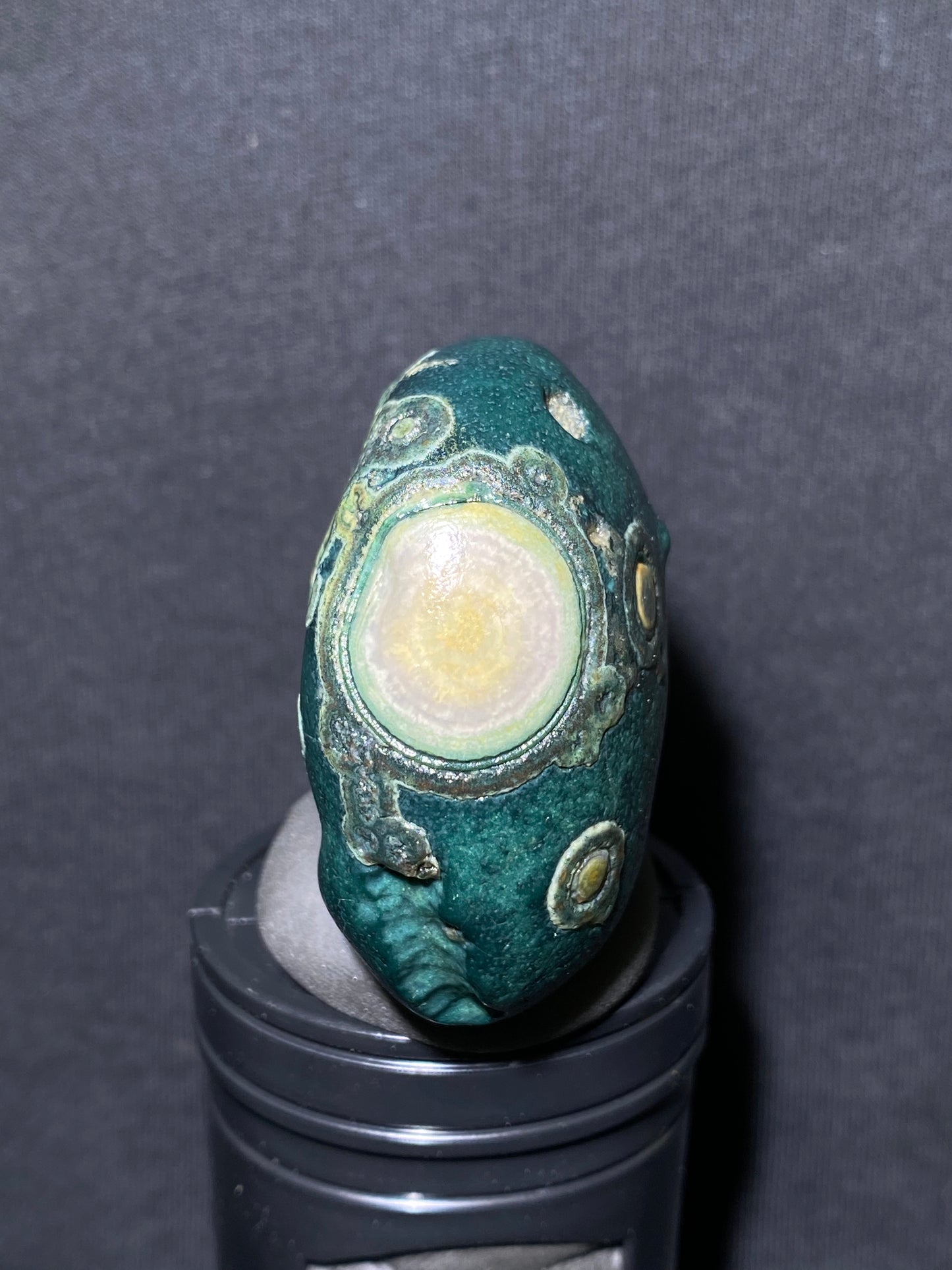 (1051)Alxa Desert Gobi eye Agate, rough nature stone, Natural Green Color Raw Stone from Inner Mongolia.Collectible Polished by Nature.