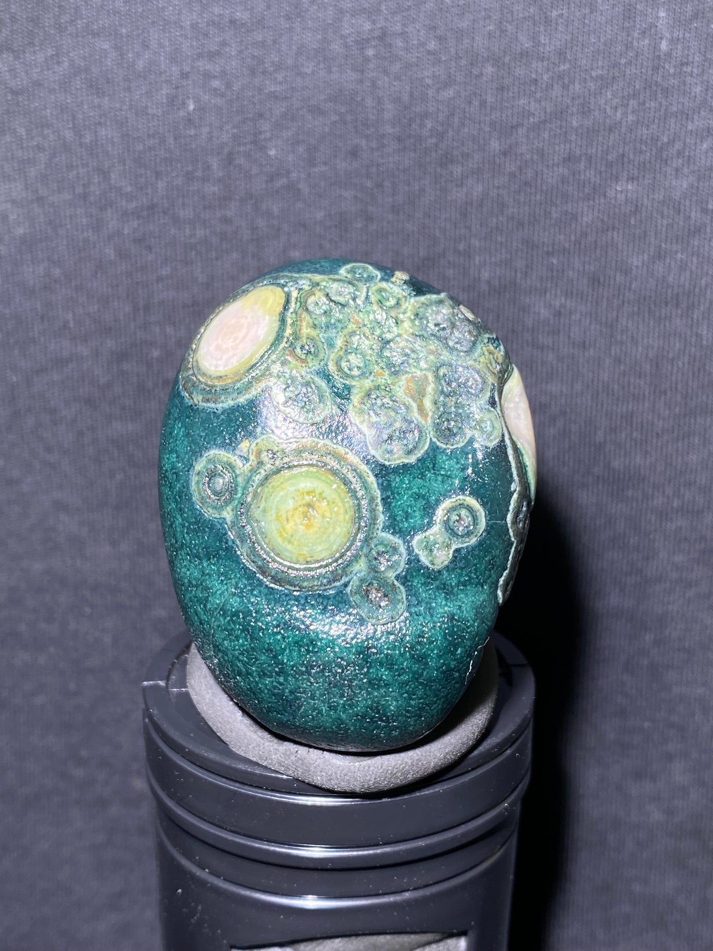 (1051)Alxa Desert Gobi eye Agate, rough nature stone, Natural Green Color Raw Stone from Inner Mongolia.Collectible Polished by Nature.