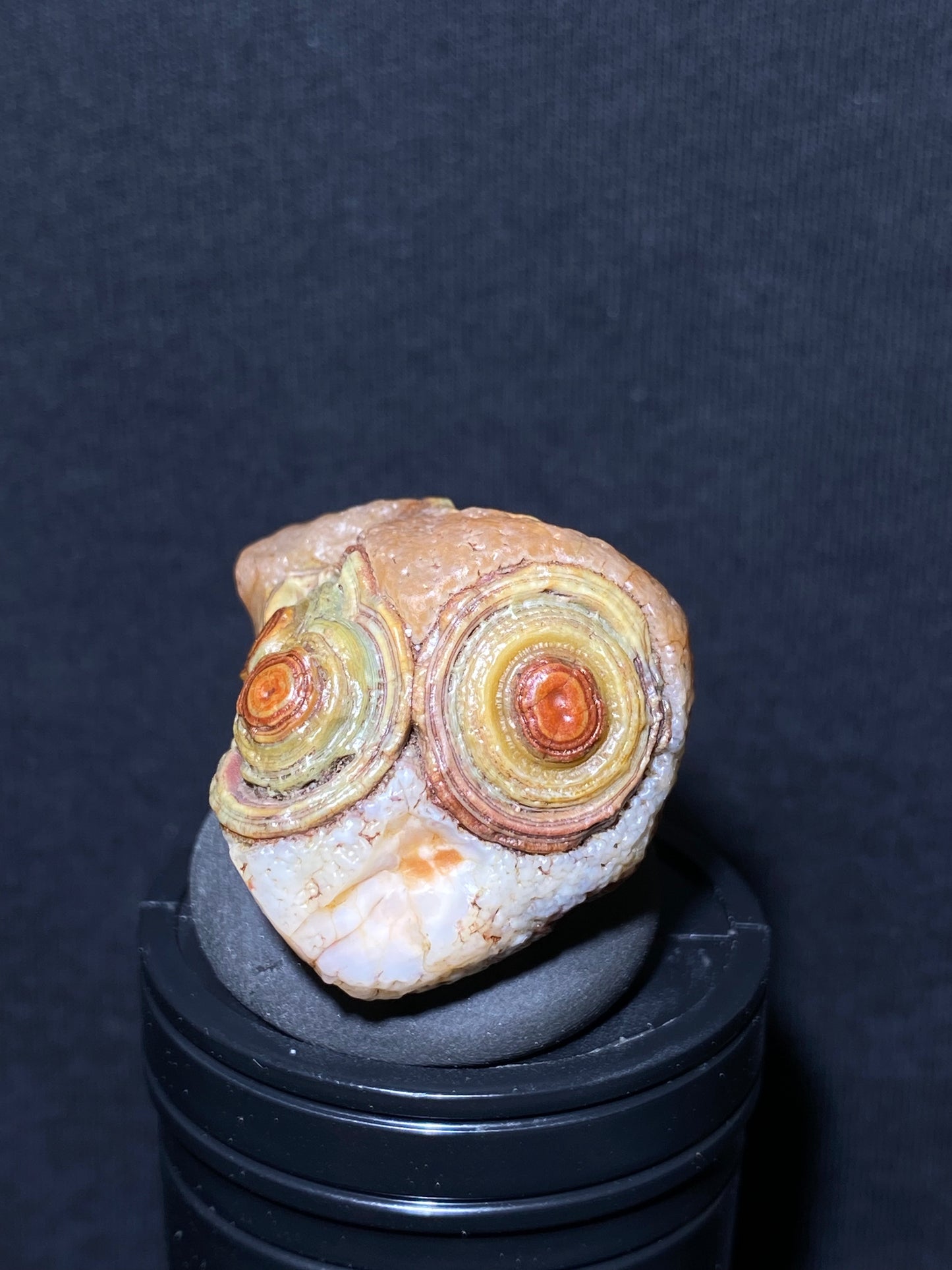 (1052)Alxa Desert Gobi red eye Agate, rough nature stone,Natural Color Raw Stone from Mongolia.Collectible Polished by Nature.