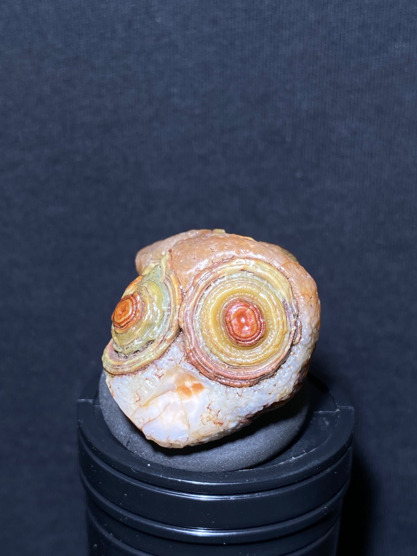 (1052)Alxa Desert Gobi red eye Agate, rough nature stone,Natural Color Raw Stone from Mongolia.Collectible Polished by Nature.