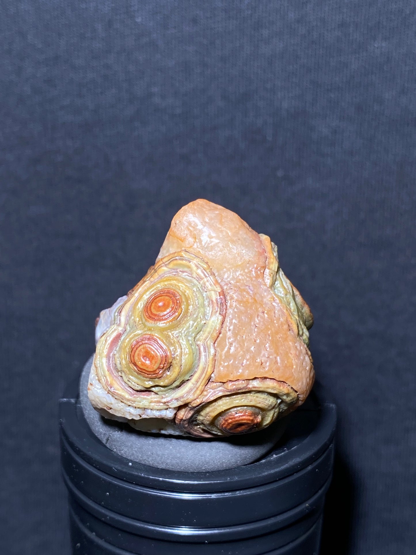 (1052)Alxa Desert Gobi red eye Agate, rough nature stone,Natural Color Raw Stone from Mongolia.Collectible Polished by Nature.