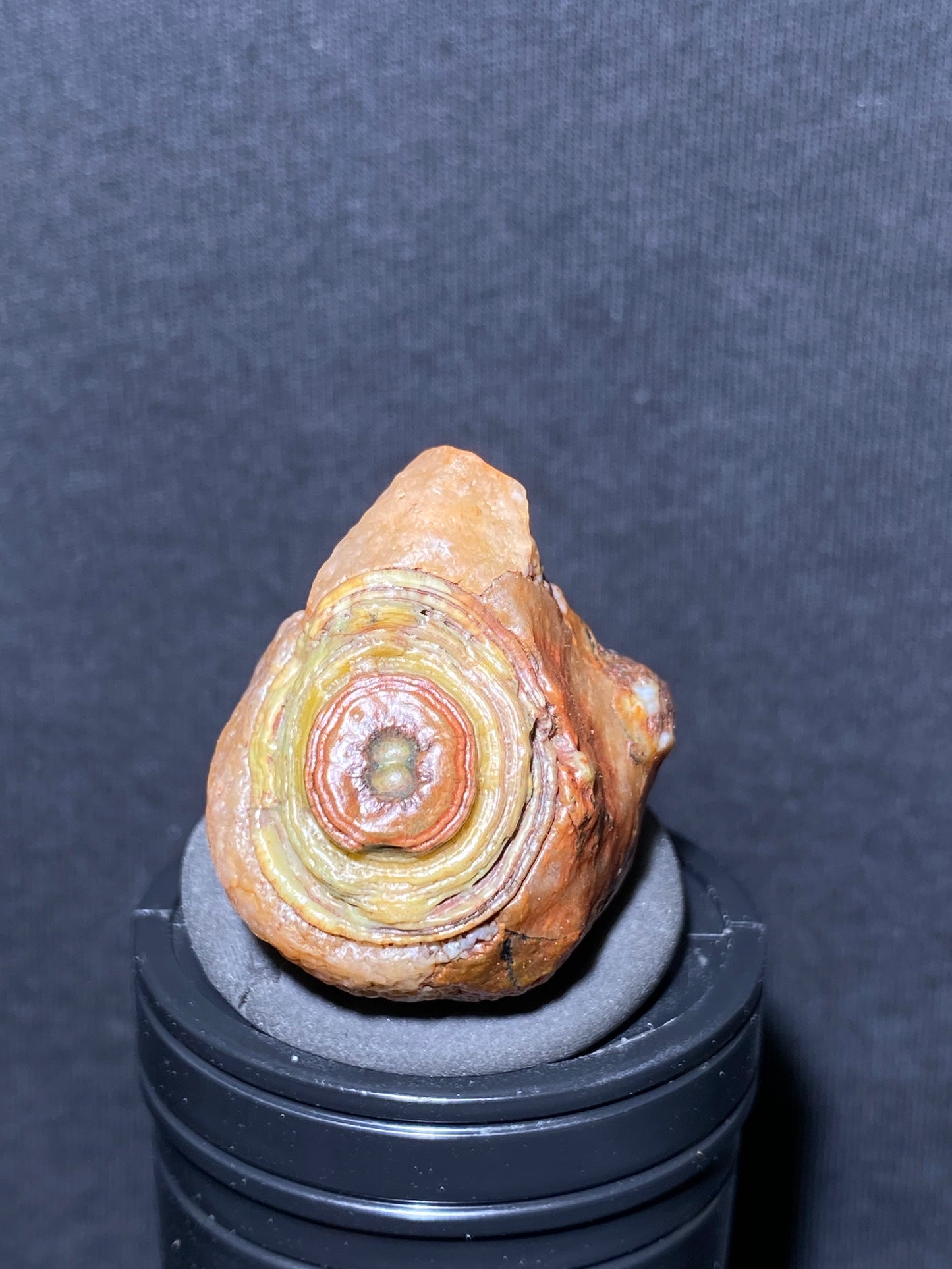(1052)Alxa Desert Gobi red eye Agate, rough nature stone,Natural Color Raw Stone from Mongolia.Collectible Polished by Nature.