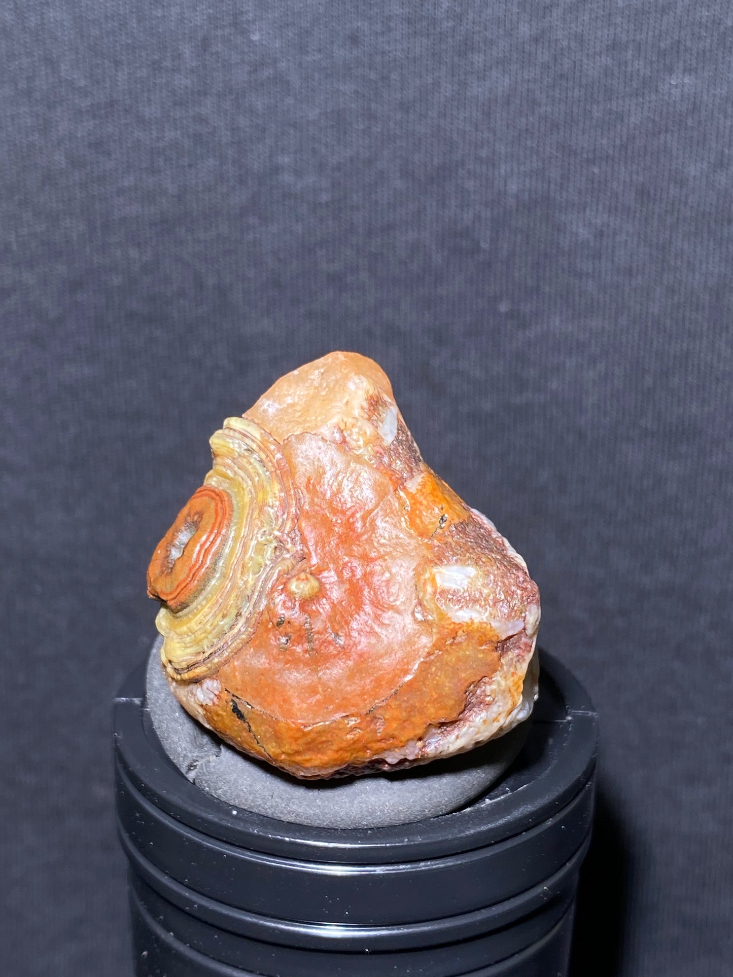 (1052)Alxa Desert Gobi red eye Agate, rough nature stone,Natural Color Raw Stone from Mongolia.Collectible Polished by Nature.