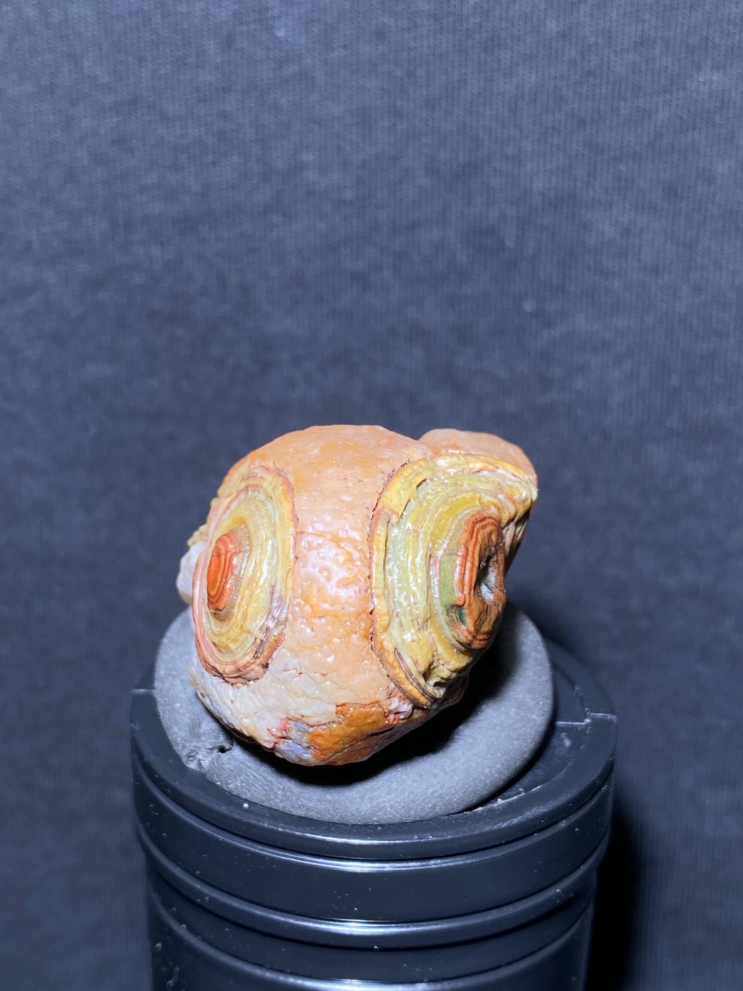 (1052)Alxa Desert Gobi red eye Agate, rough nature stone,Natural Color Raw Stone from Mongolia.Collectible Polished by Nature.