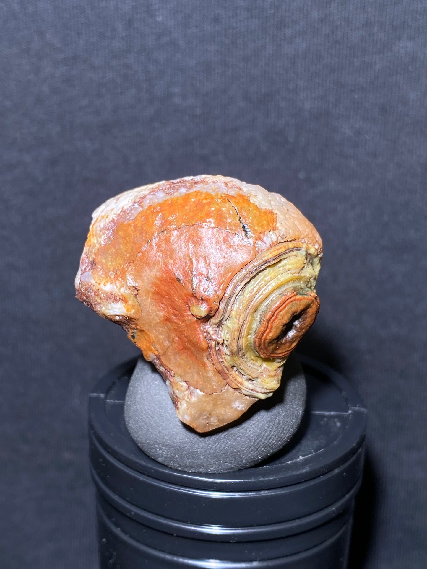 (1052)Alxa Desert Gobi red eye Agate, rough nature stone,Natural Color Raw Stone from Mongolia.Collectible Polished by Nature.