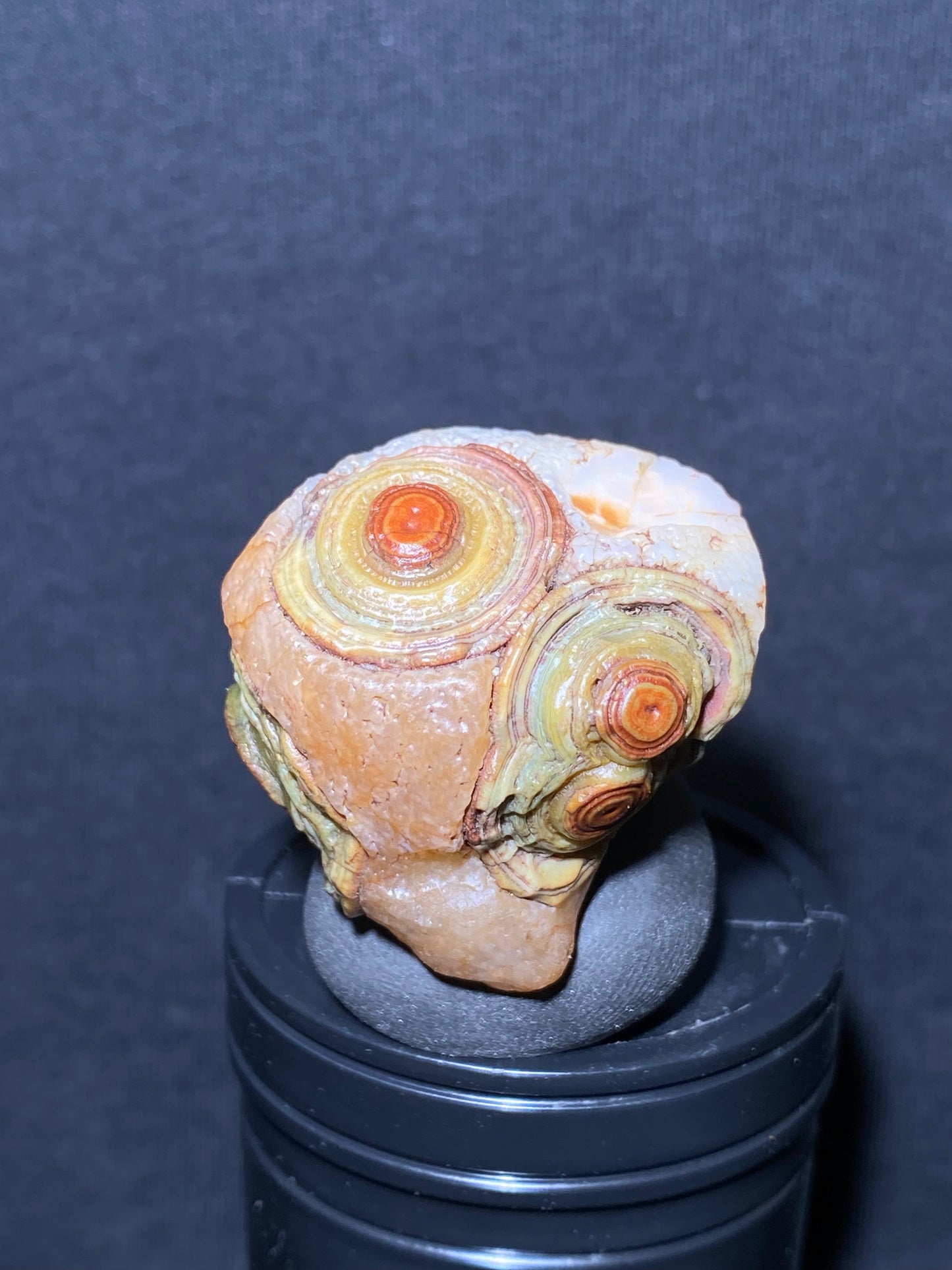 (1052)Alxa Desert Gobi red eye Agate, rough nature stone,Natural Color Raw Stone from Mongolia.Collectible Polished by Nature.