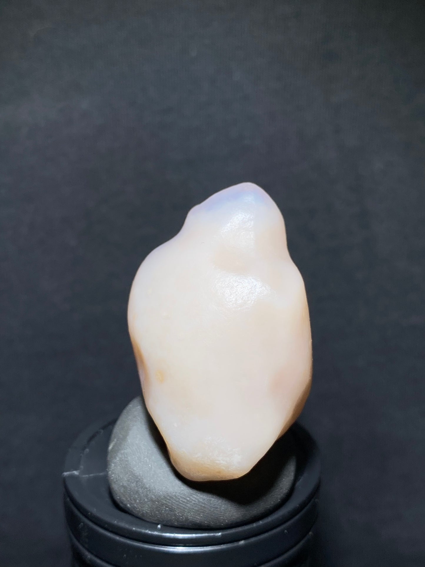 (1062)Alxa Desert Gobi candy Agate, rough nature stone,Natural Color Raw Stone from Inner Mongolia.