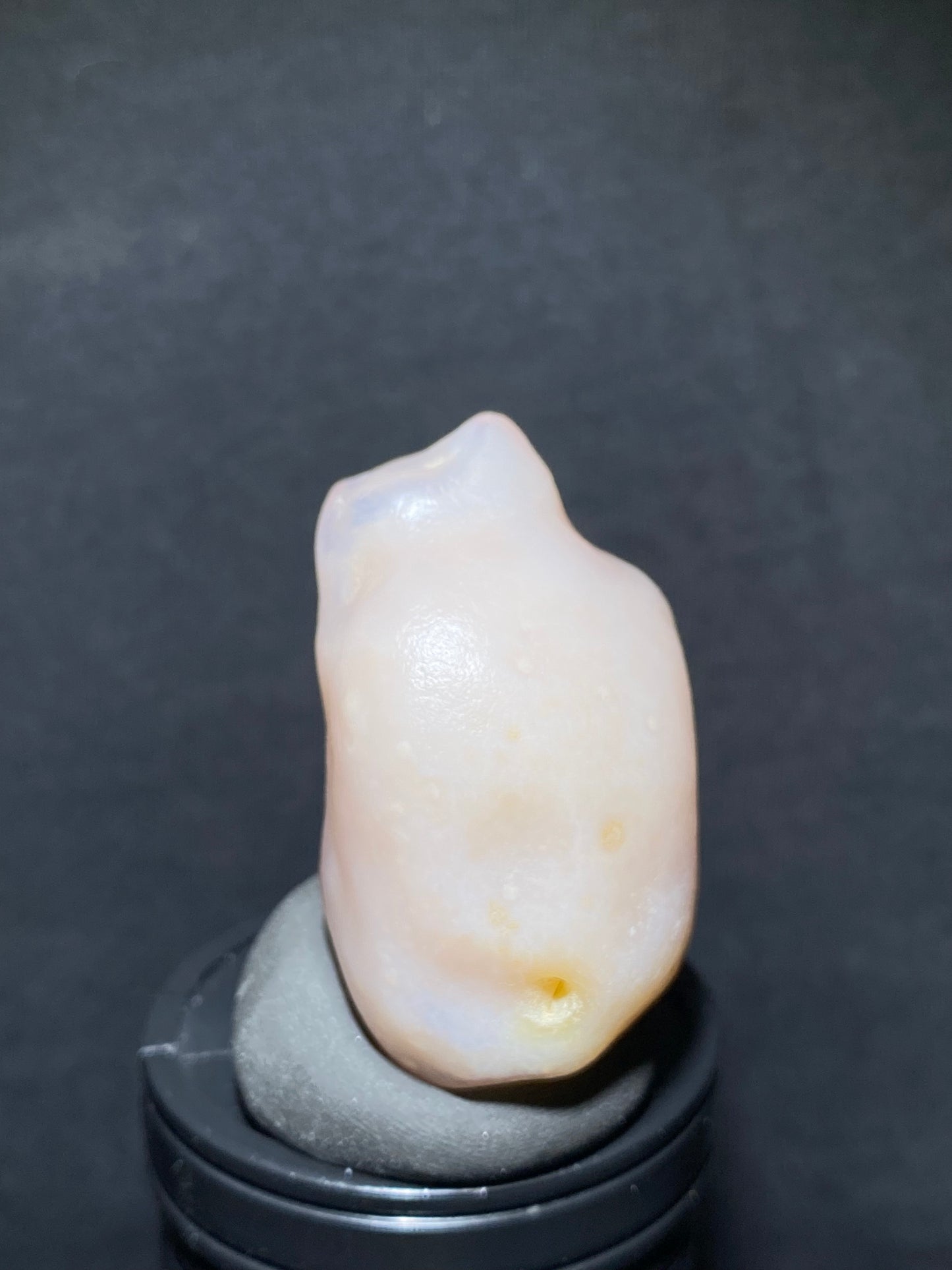 (1062)Alxa Desert Gobi candy Agate, rough nature stone,Natural Color Raw Stone from Inner Mongolia.