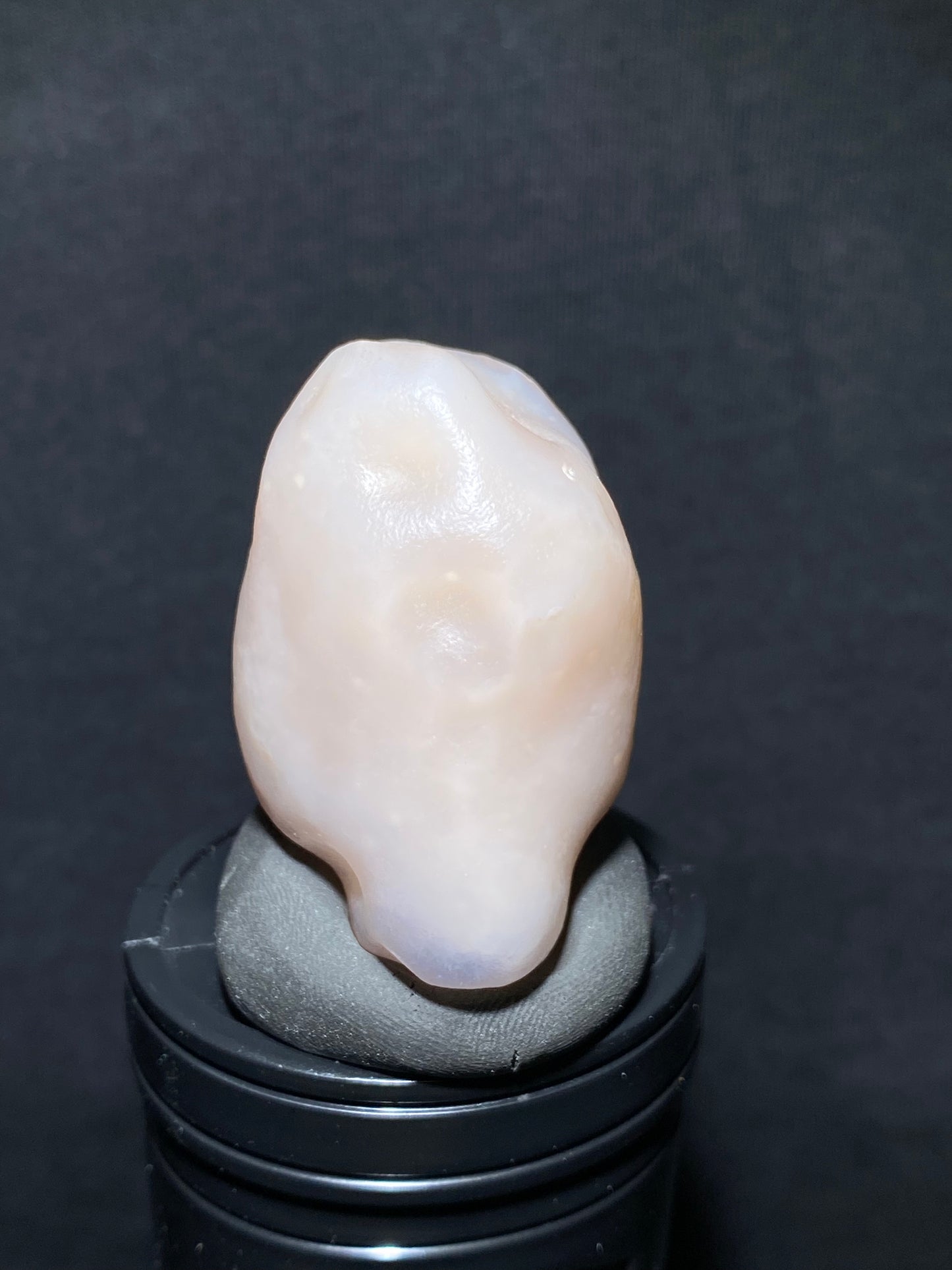 (1062)Alxa Desert Gobi candy Agate, rough nature stone,Natural Color Raw Stone from Inner Mongolia.