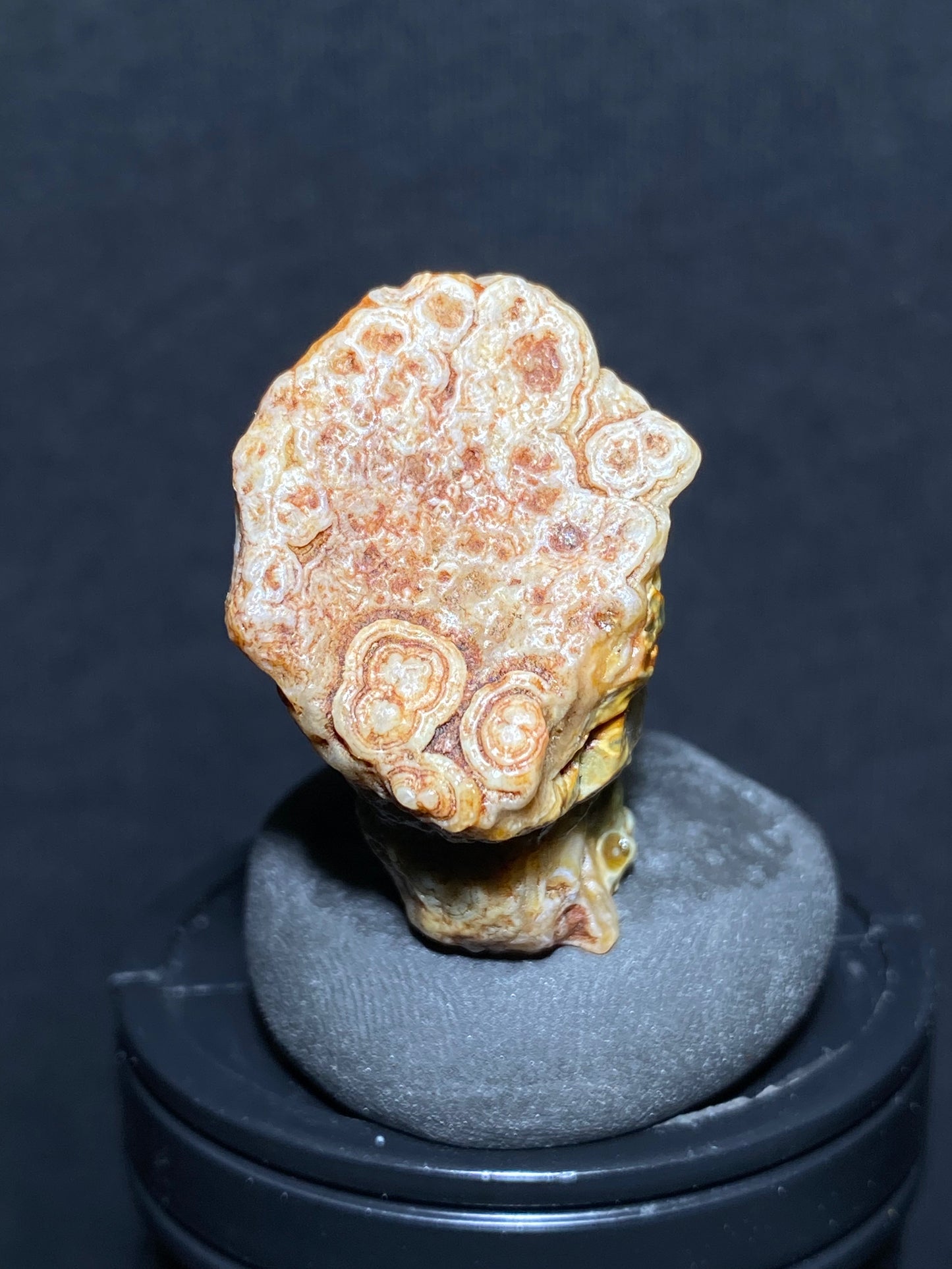 (1079)Alxa Gobi Desert red eye Agate, rough nature stone,Natural Color Raw Stone from Inner Mongolia.