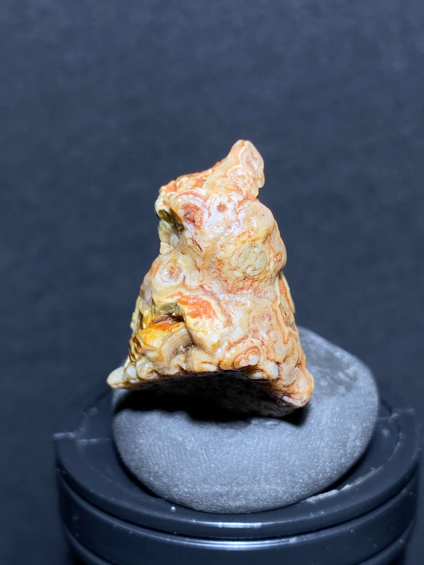 (1079)Alxa Gobi Desert red eye Agate, rough nature stone,Natural Color Raw Stone from Inner Mongolia.