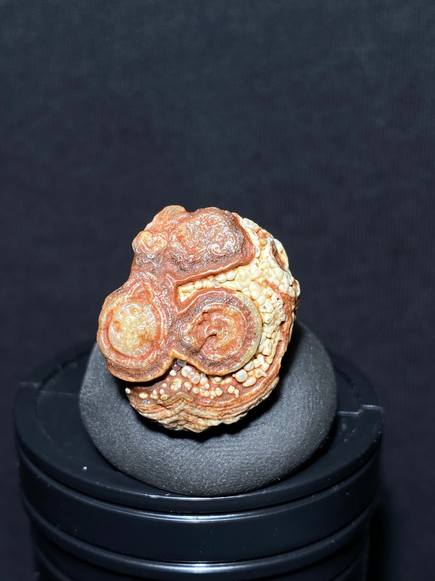 (1084)Alxa Gobi Desert red eye Agate, rough nature stone,Natural Color Raw Stone from Inner Mongolia.