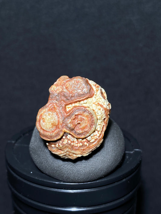 (1084)Alxa Gobi Desert red eye Agate, rough nature stone,Natural Color Raw Stone from Inner Mongolia.