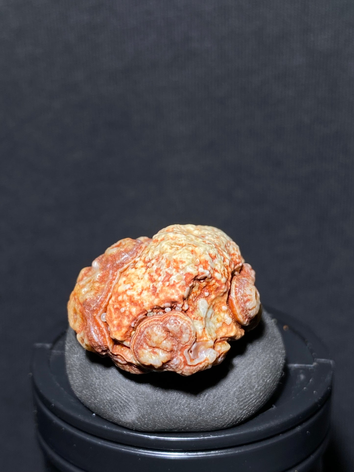 (1086)Alxa Gobi Desert red eye Agate, rough nature stone,Natural Color Raw Stone from Inner Mongolia.