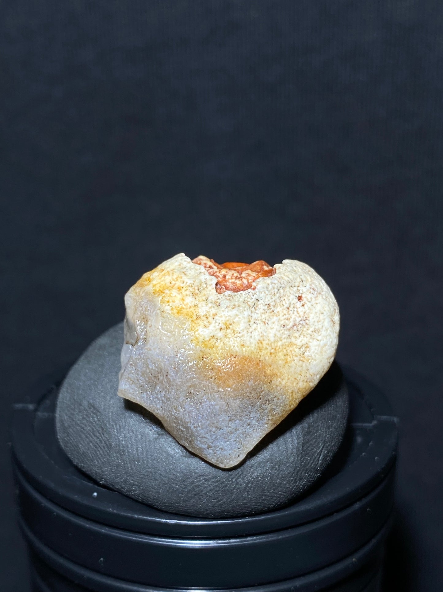 (1087)Alxa Gobi Desert red eye Agate, rough nature stone,Natural Color Raw Stone from Inner Mongolia.