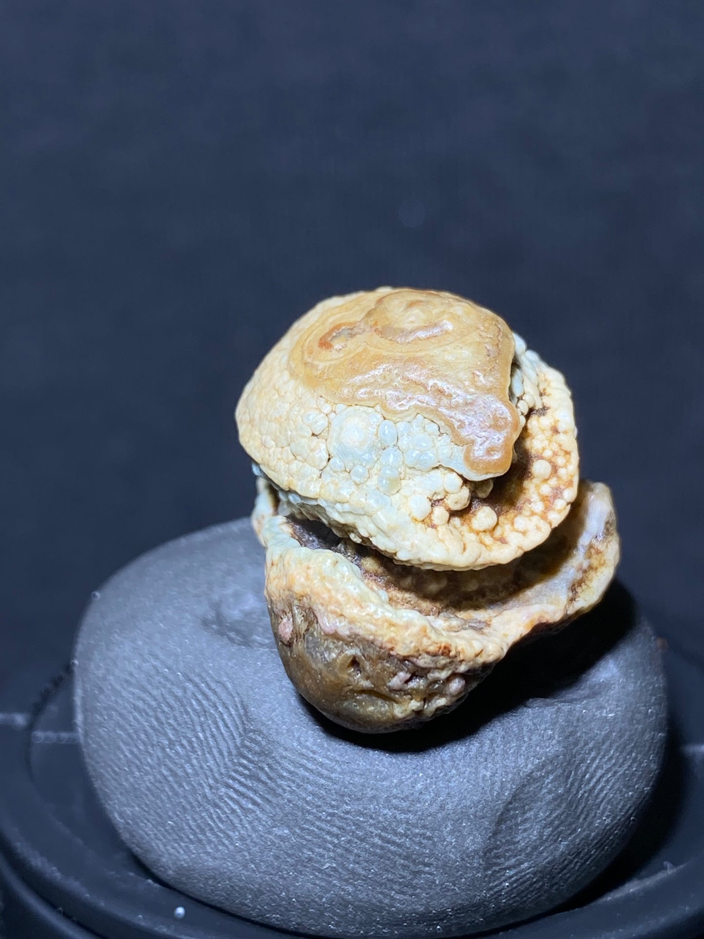 (1091)Alxa Gobi Desert eye Agate, rough nature stone,Natural Color Raw Stone from Inner Mongolia.