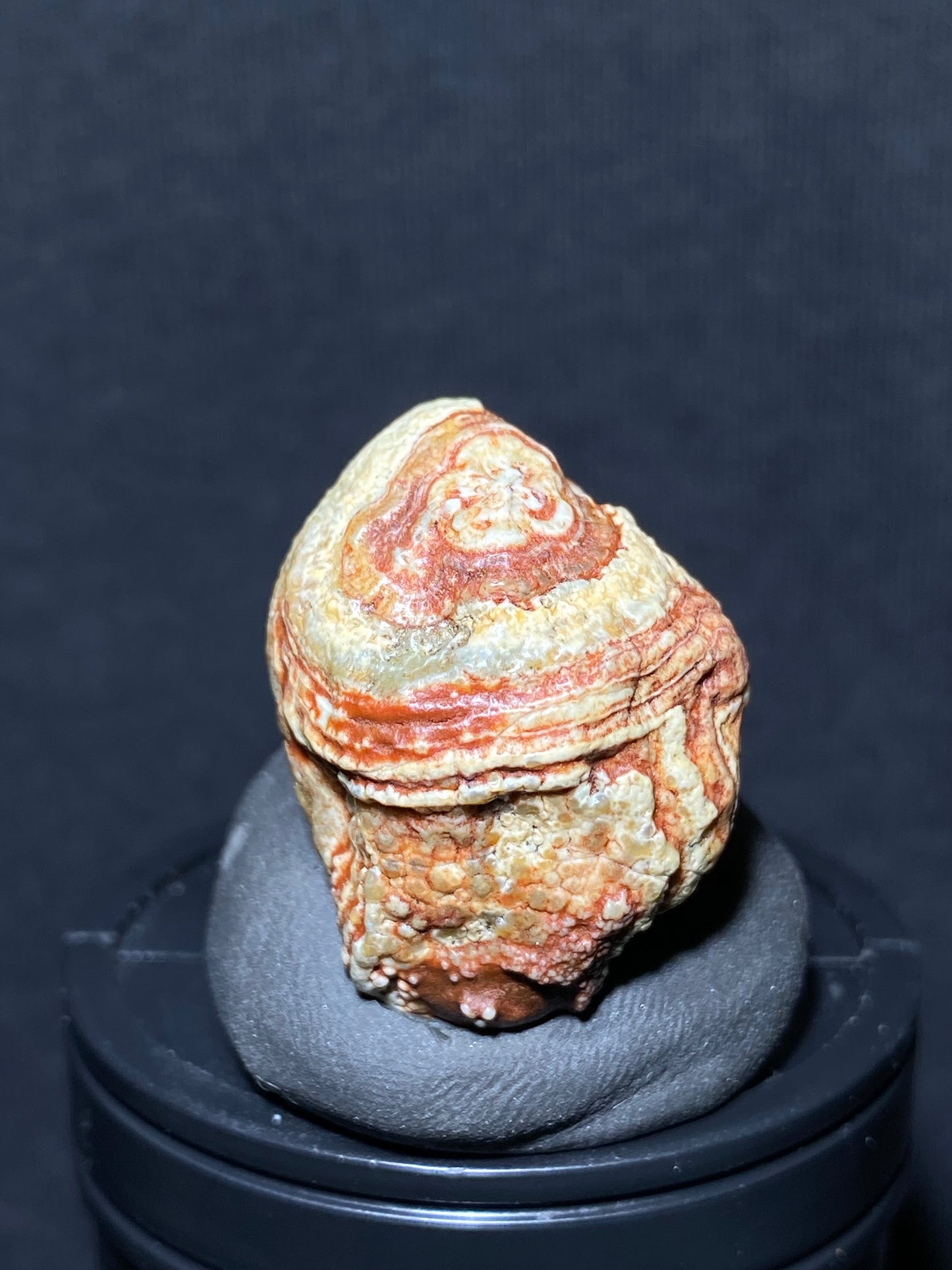 (1093)Alxa Gobi Desert red eye Agate, rough nature stone,Natural Color Raw Stone from Inner Mongolia.