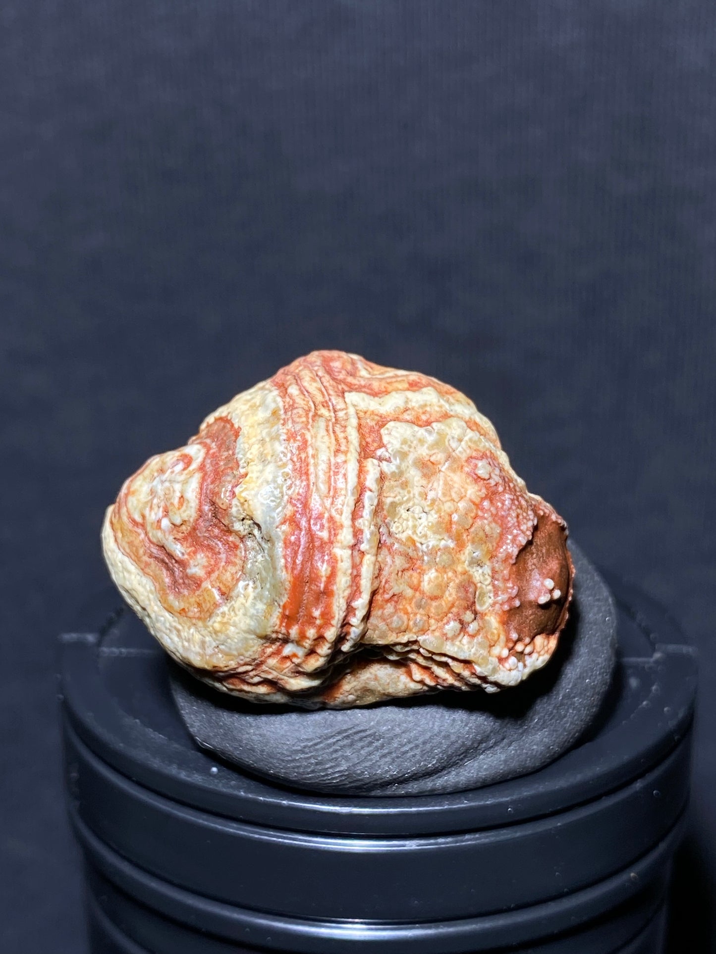 (1093)Alxa Gobi Desert red eye Agate, rough nature stone,Natural Color Raw Stone from Inner Mongolia.