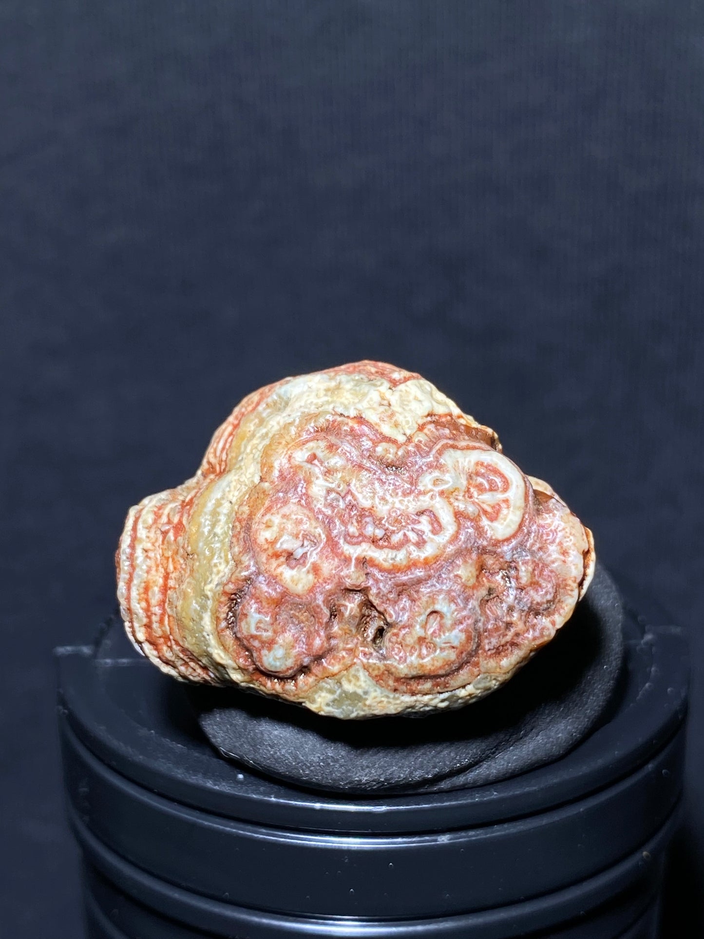 (1093)Alxa Gobi Desert red eye Agate, rough nature stone,Natural Color Raw Stone from Inner Mongolia.