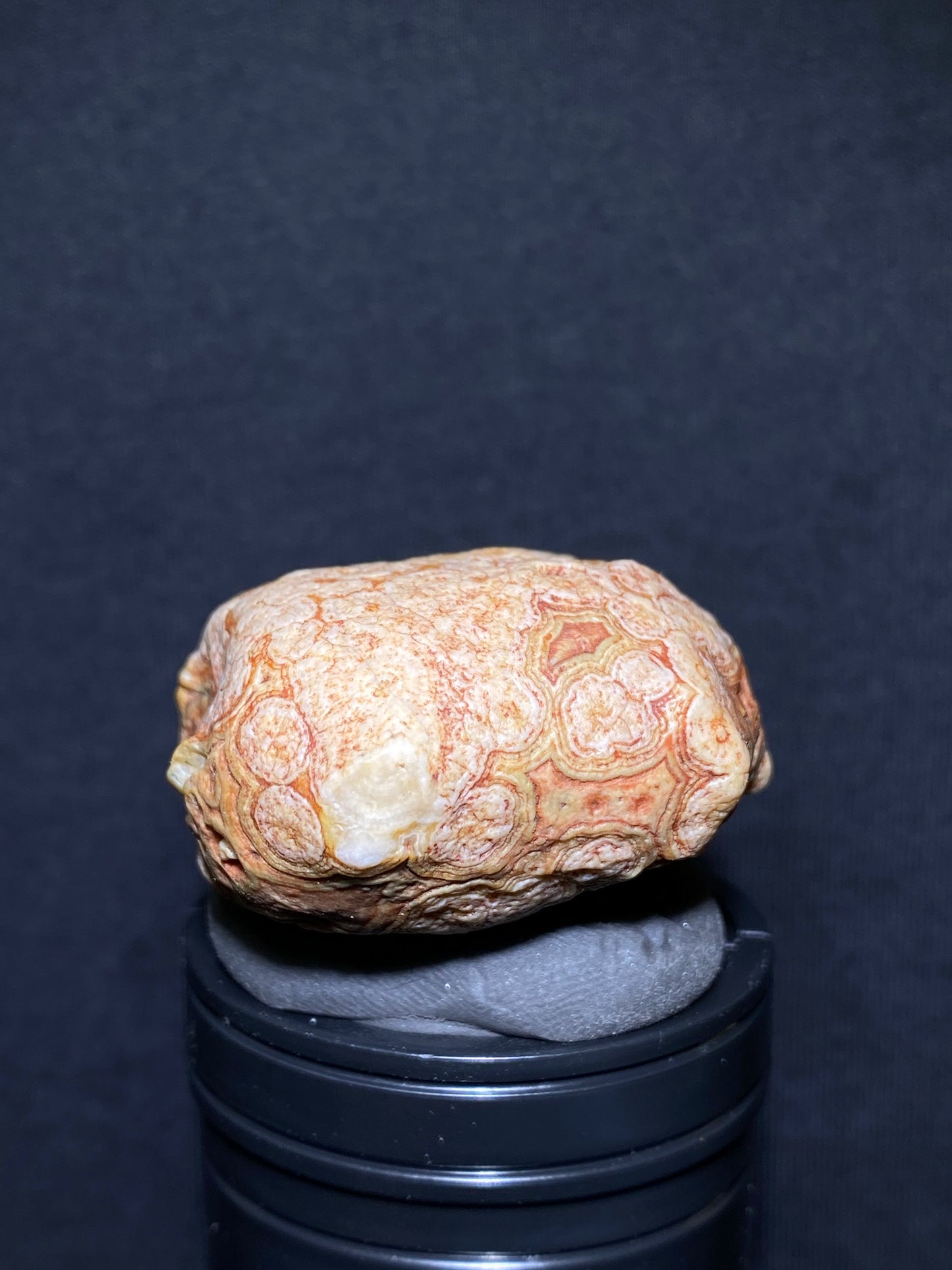 (1096)Alxa Gobi Desert red eye Agate, rough nature stone, Natural Color Raw Stone from Inner Mongolia.