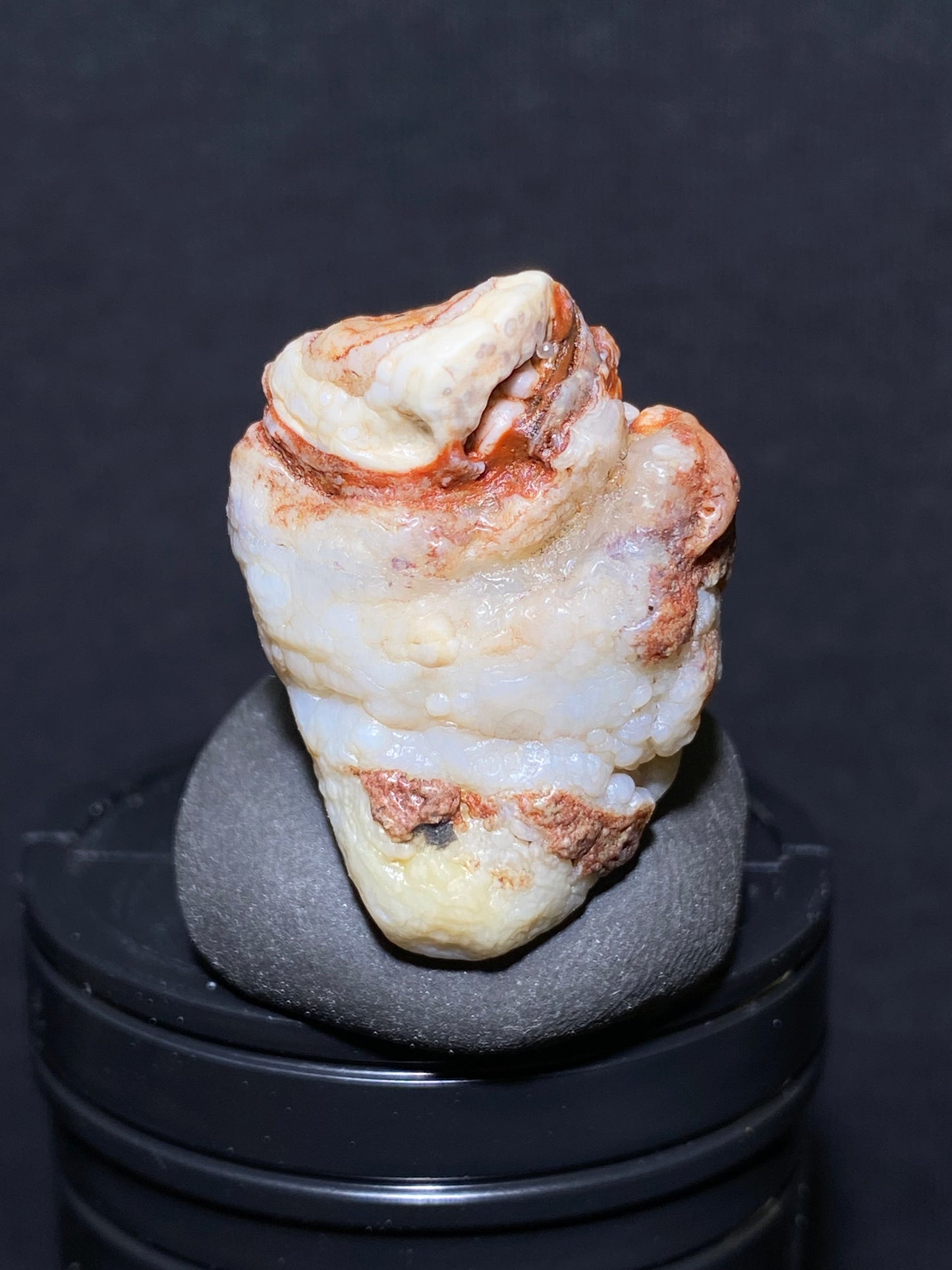 (1097)Alxa Gobi Desert red eye Agate, rough nature stone,Natural Color Raw Stone from Inner Mongolia.