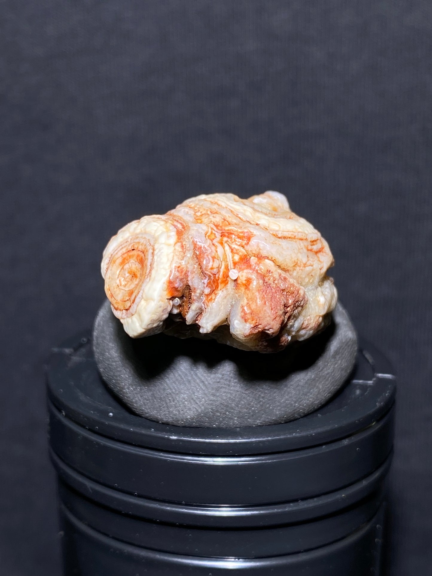 (1097)Alxa Gobi Desert red eye Agate, rough nature stone,Natural Color Raw Stone from Inner Mongolia.