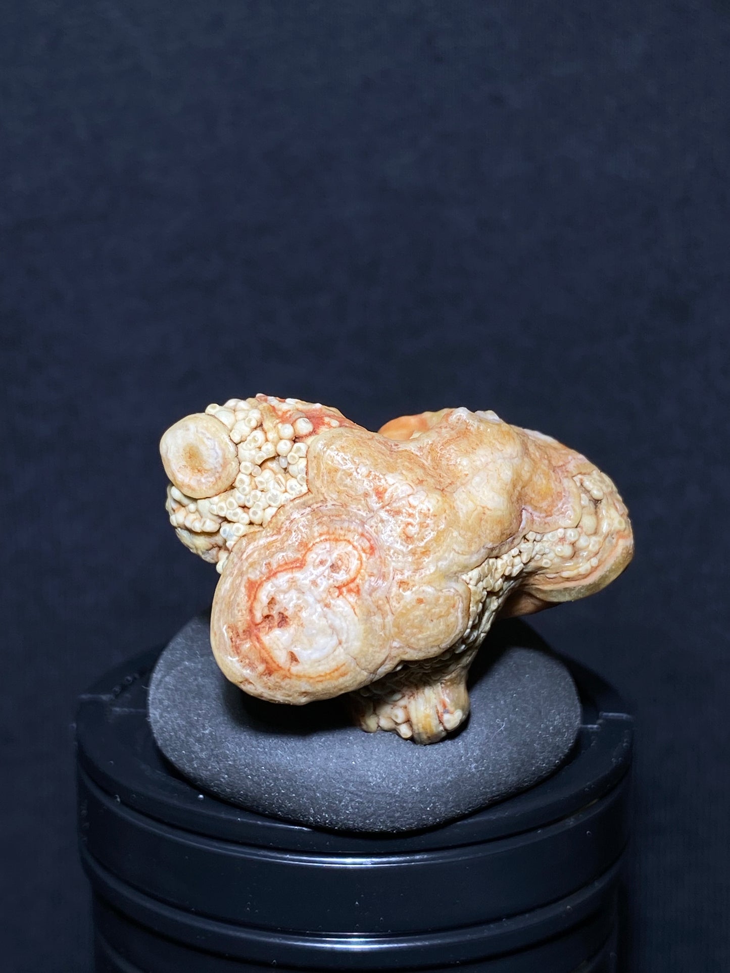 (1099)Alxa Gobi Desert red eye Agate, rough nature stone,Natural Color Raw Stone from Inner Mongolia.