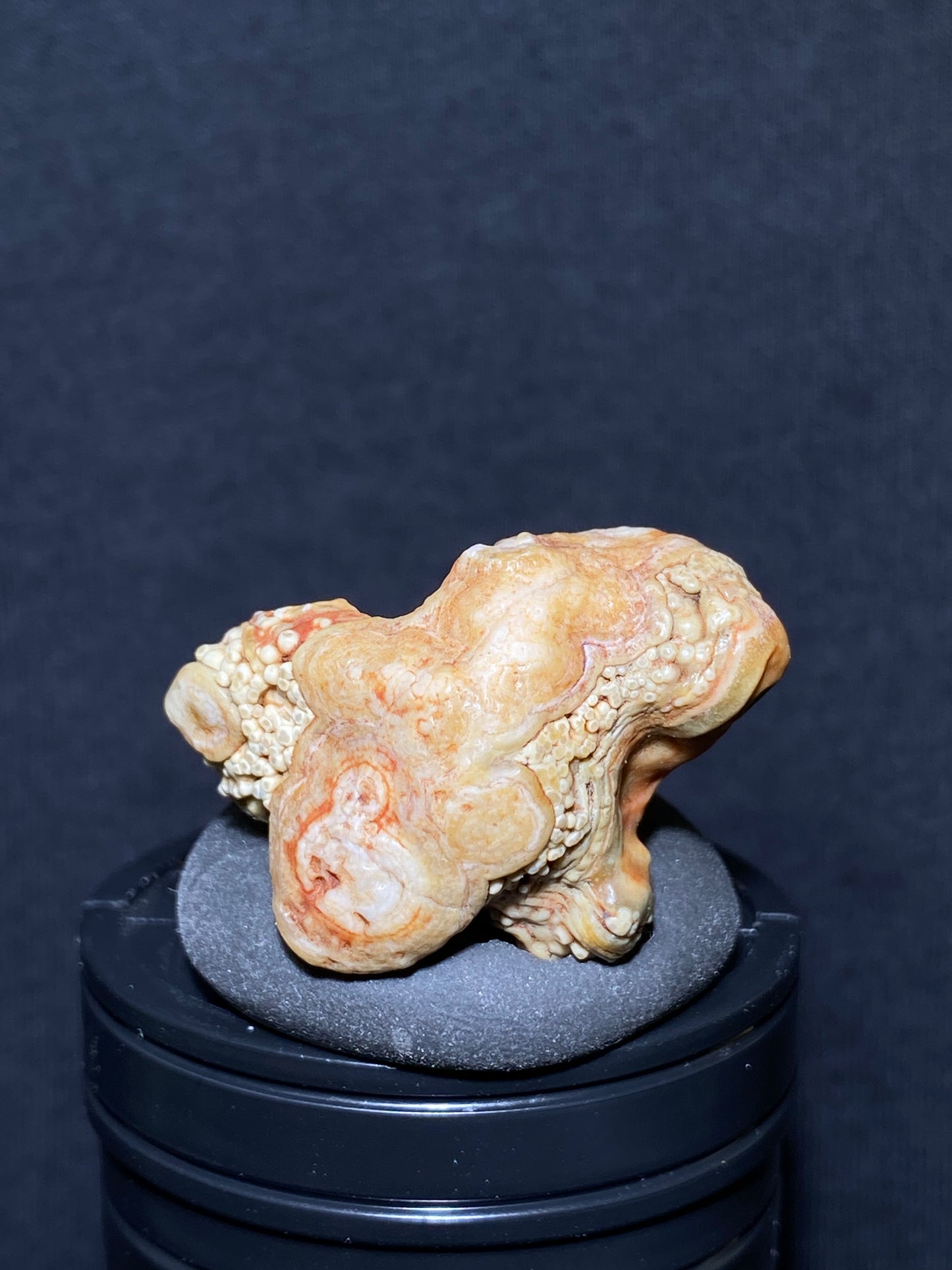 (1099)Alxa Gobi Desert red eye Agate, rough nature stone,Natural Color Raw Stone from Inner Mongolia.