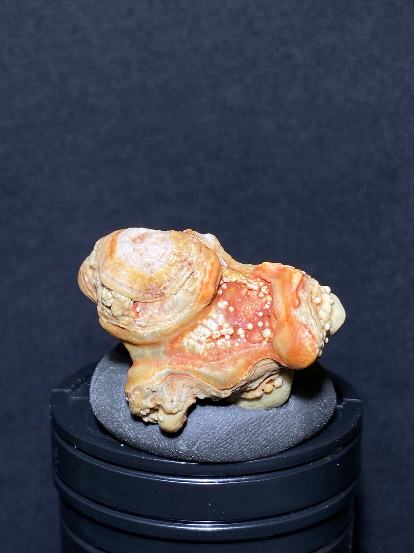 (1099)Alxa Gobi Desert red eye Agate, rough nature stone,Natural Color Raw Stone from Inner Mongolia.