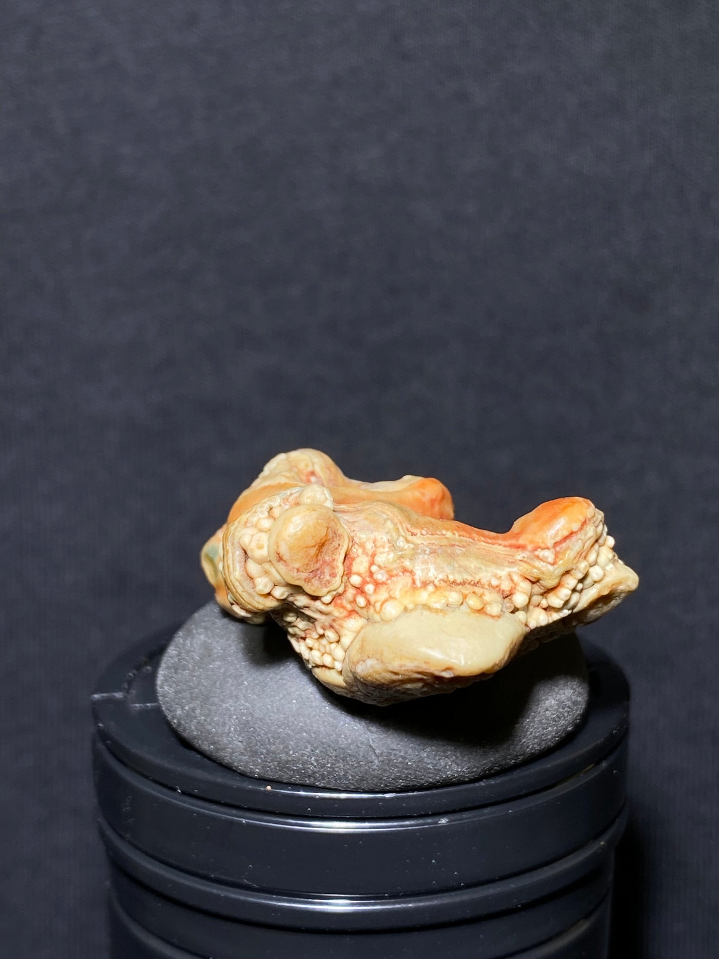 (1099)Alxa Gobi Desert red eye Agate, rough nature stone,Natural Color Raw Stone from Inner Mongolia.