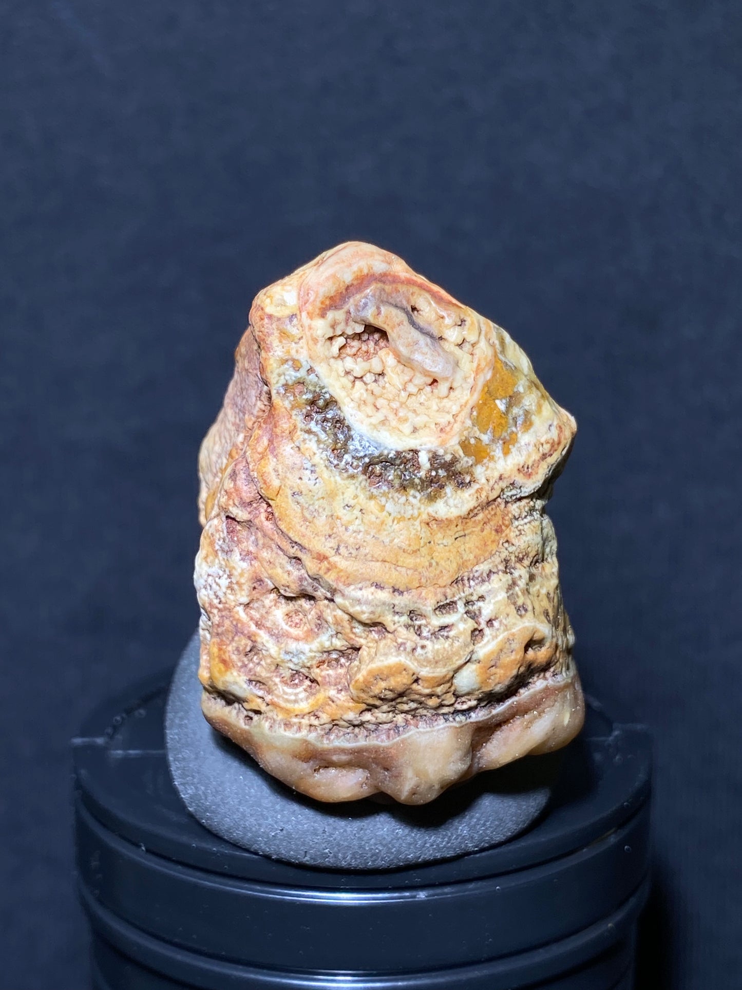 (1100)Alxa Gobi Desert red eye Agate, rough nature stone,Natural Color Raw Stone from Inner Mongolia.