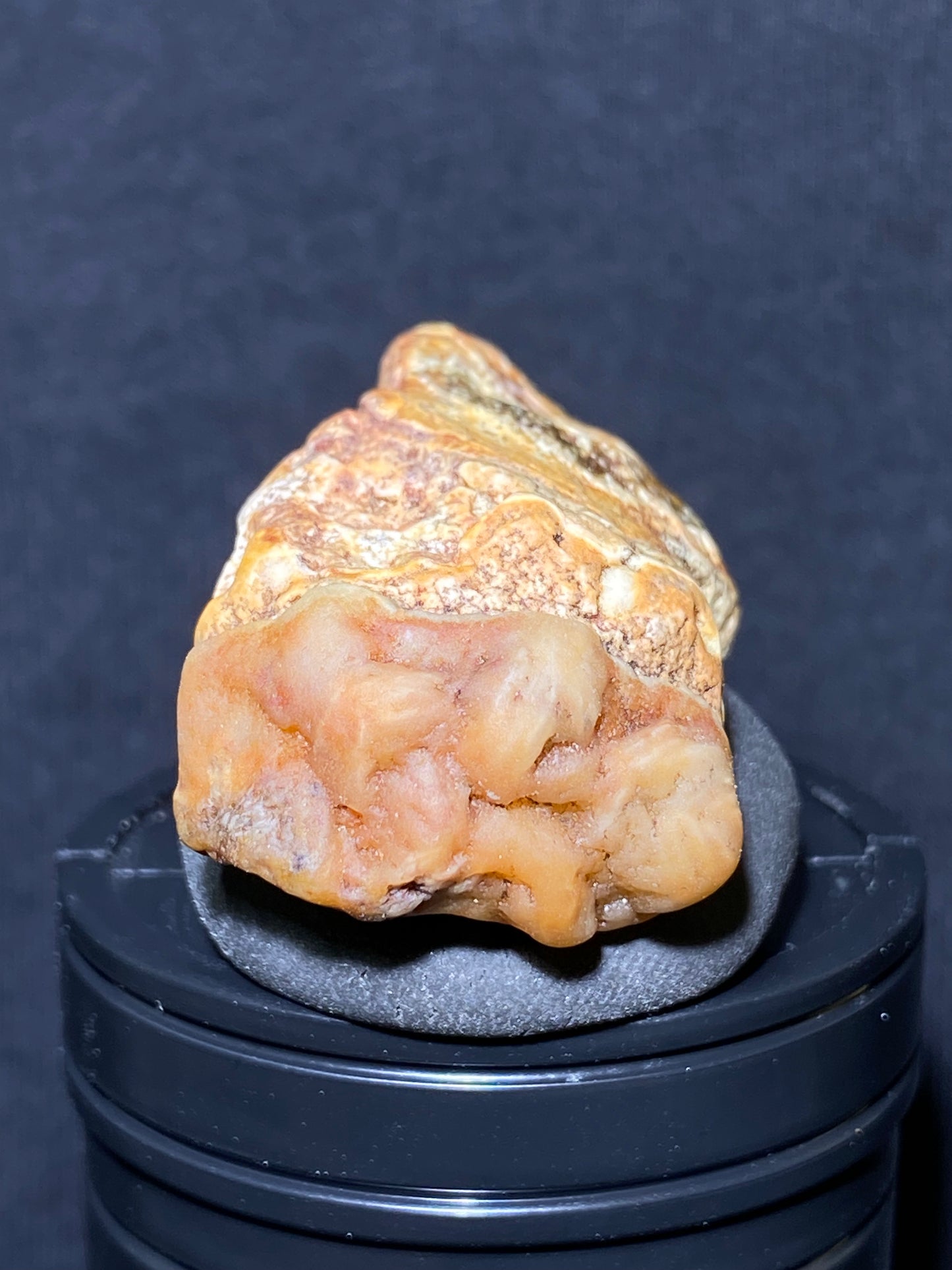 (1100)Alxa Gobi Desert red eye Agate, rough nature stone,Natural Color Raw Stone from Inner Mongolia.