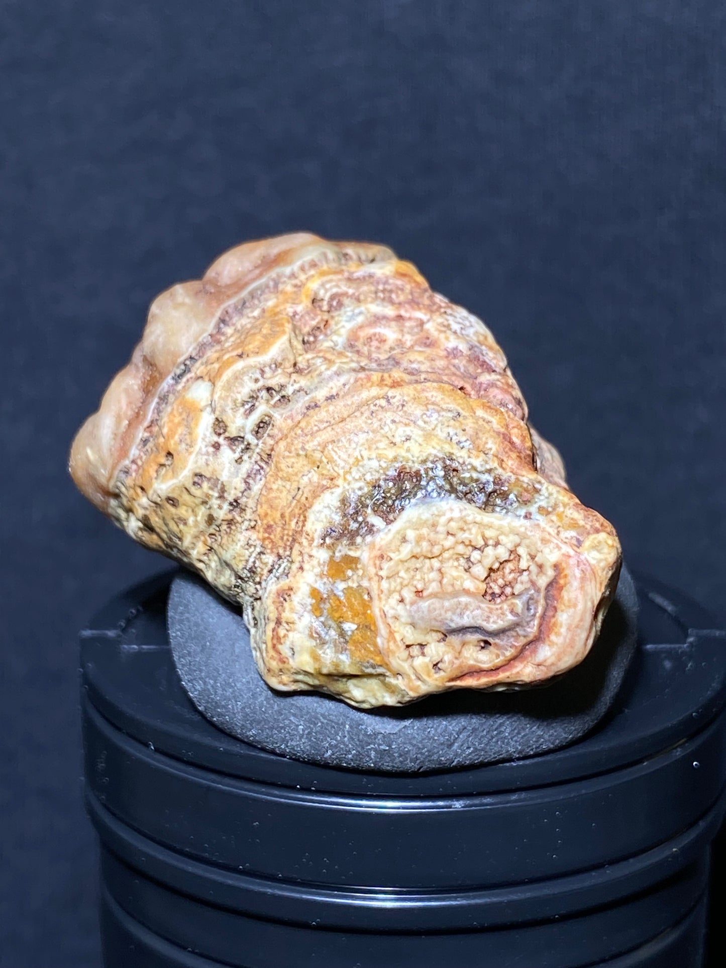 (1100)Alxa Gobi Desert red eye Agate, rough nature stone,Natural Color Raw Stone from Inner Mongolia.