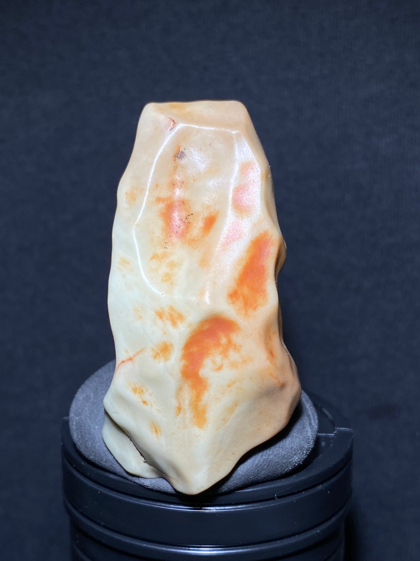 (1114)Alxa Desert Jade-Like varnish Gobi Agate, rough nature varnish stone, Natural red Color Raw Stone from Inner Mongolia.