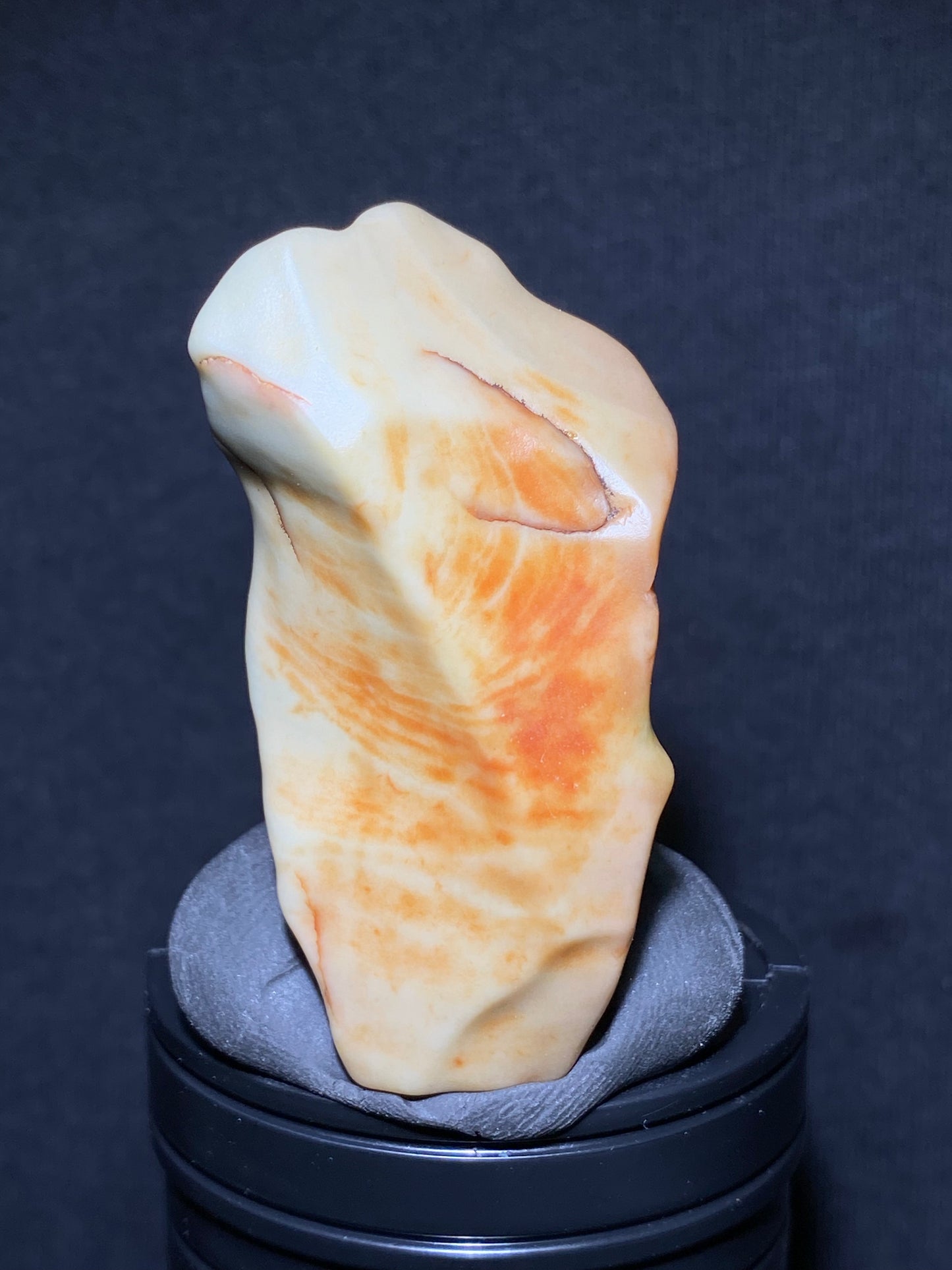 (1114)Alxa Desert Jade-Like varnish Gobi Agate, rough nature varnish stone, Natural red Color Raw Stone from Inner Mongolia.