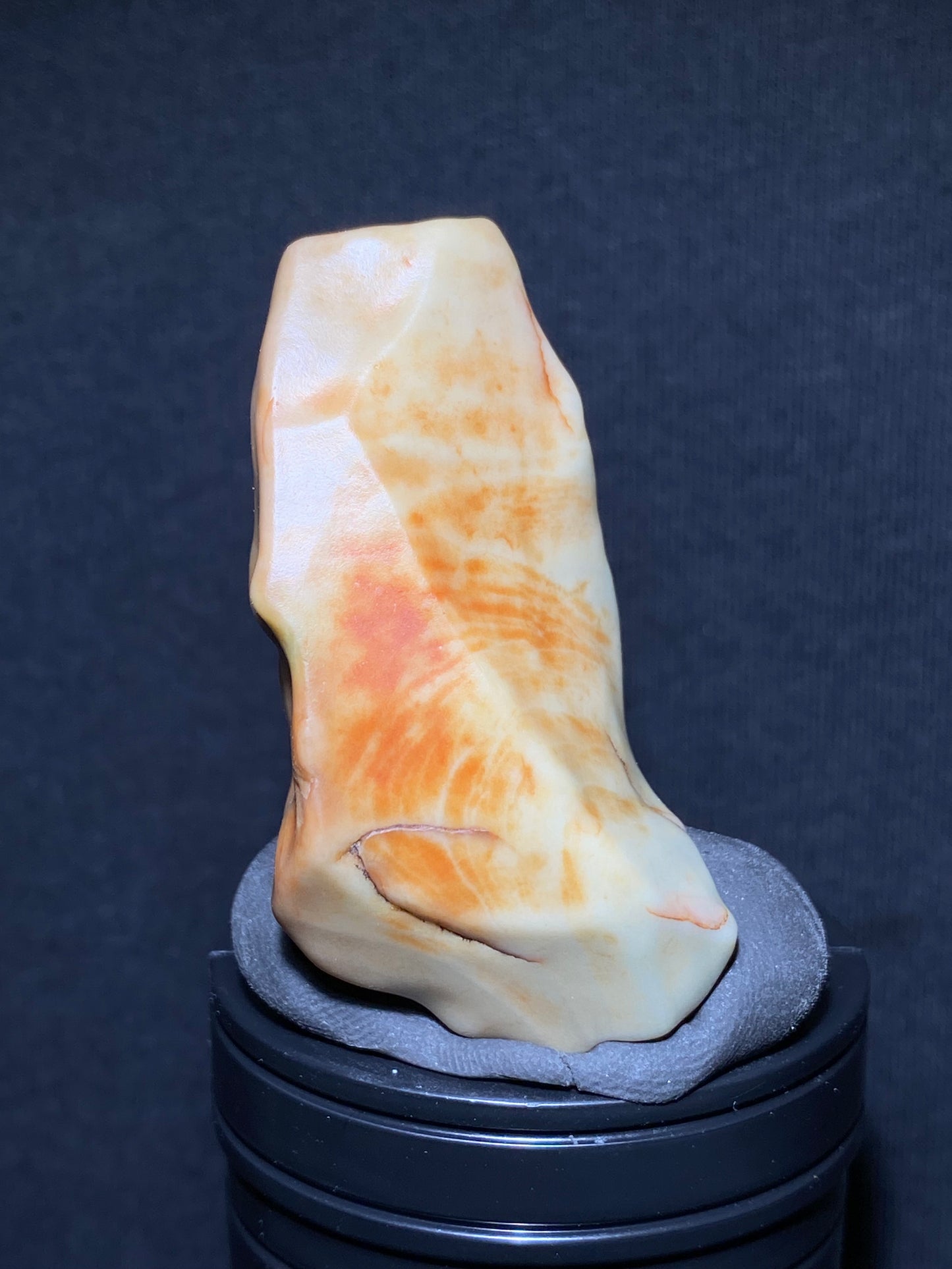 (1114)Alxa Desert Jade-Like varnish Gobi Agate, rough nature varnish stone, Natural red Color Raw Stone from Inner Mongolia.
