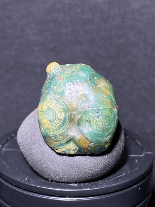 (1116)Alxa Desert Gobi Green eye Agate, rough nature stone,Natural red Color Raw Stone from Inner Mongolia.